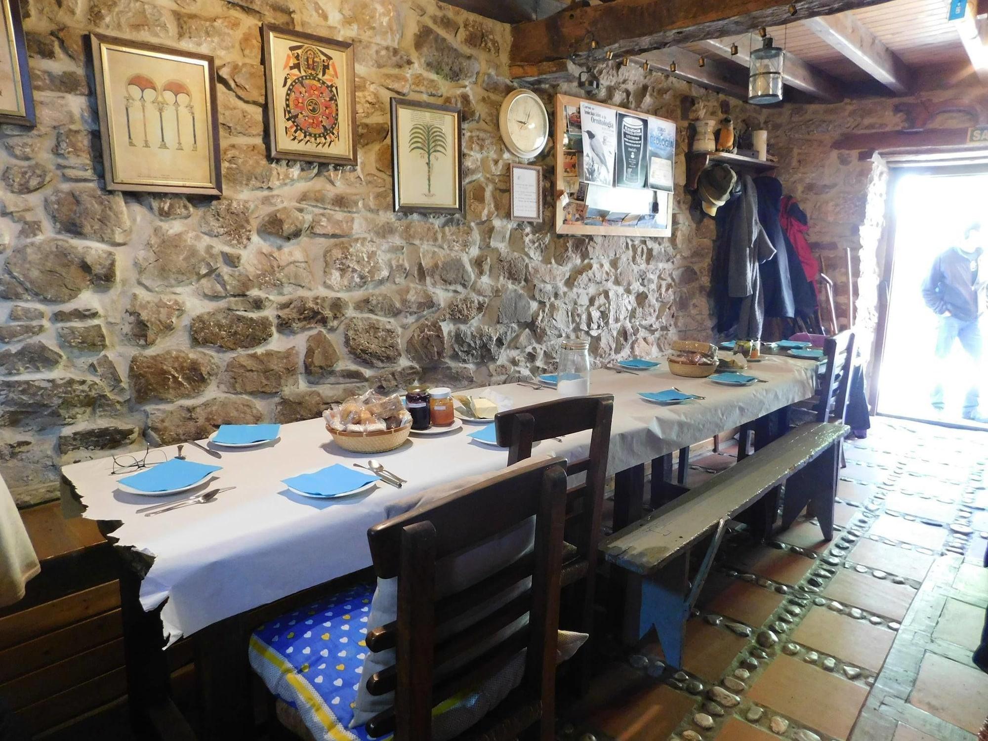 Bar/Salón Albergue La Aldea - Hostel