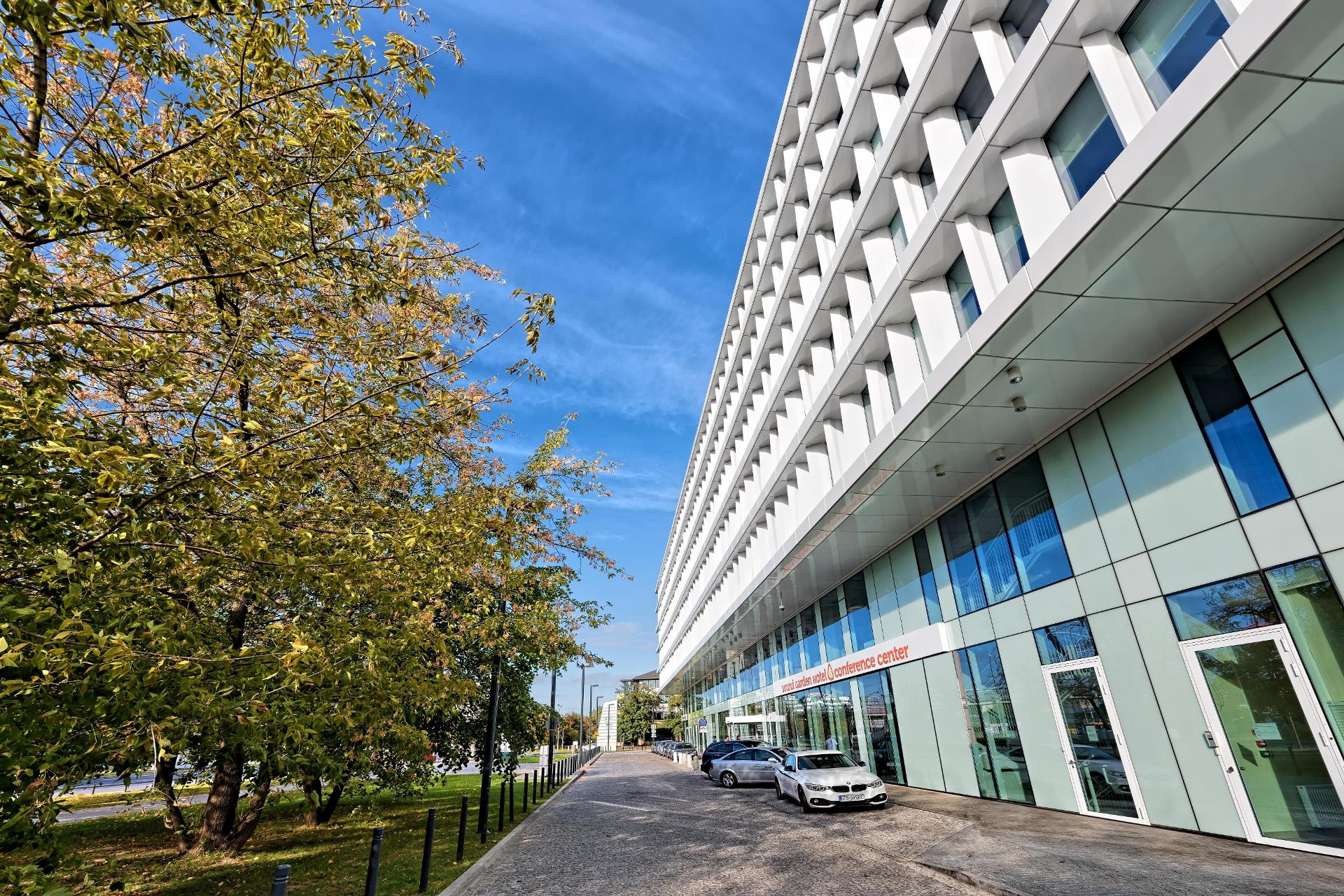 Vista Exterior Sound Garden Hotel Airport