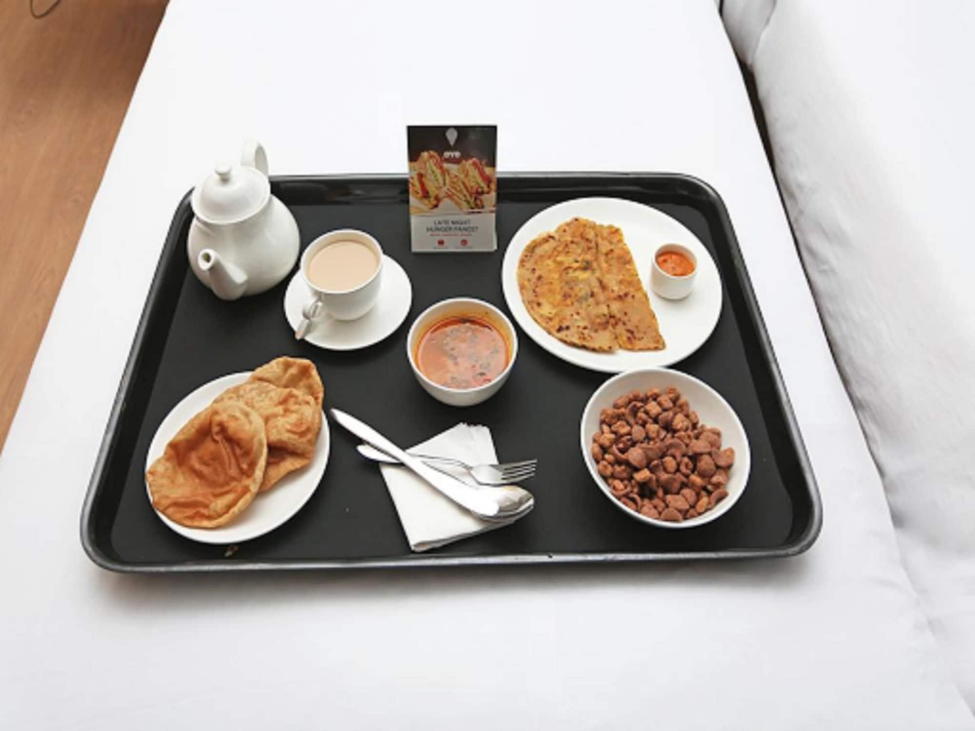 Restaurant OYO 7147 Hotel Madhur Regency