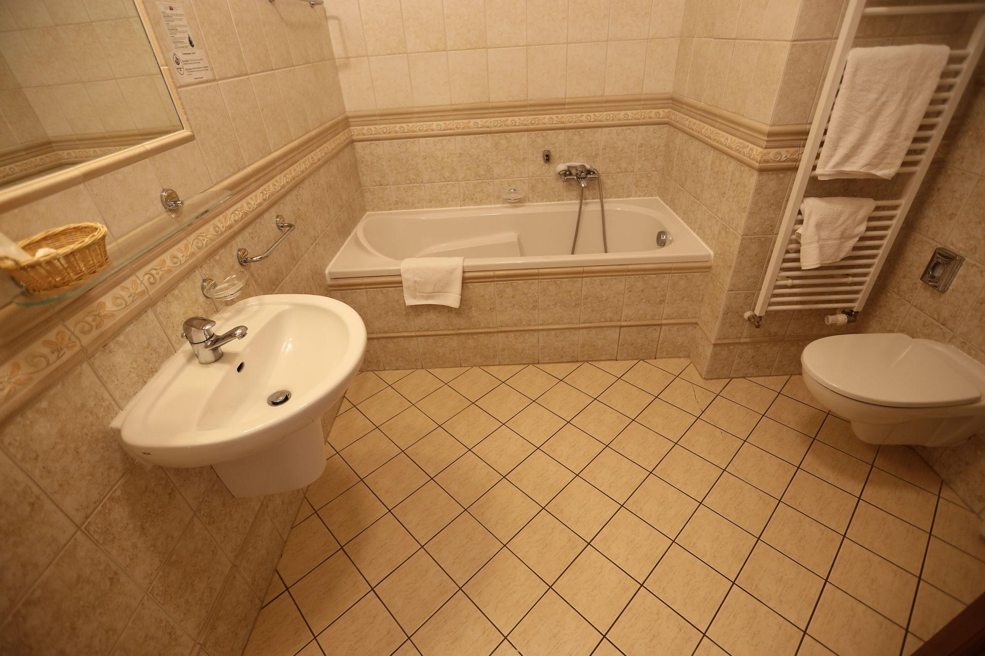 Equipamiento de Habitación Renesance Krasna Kralovna