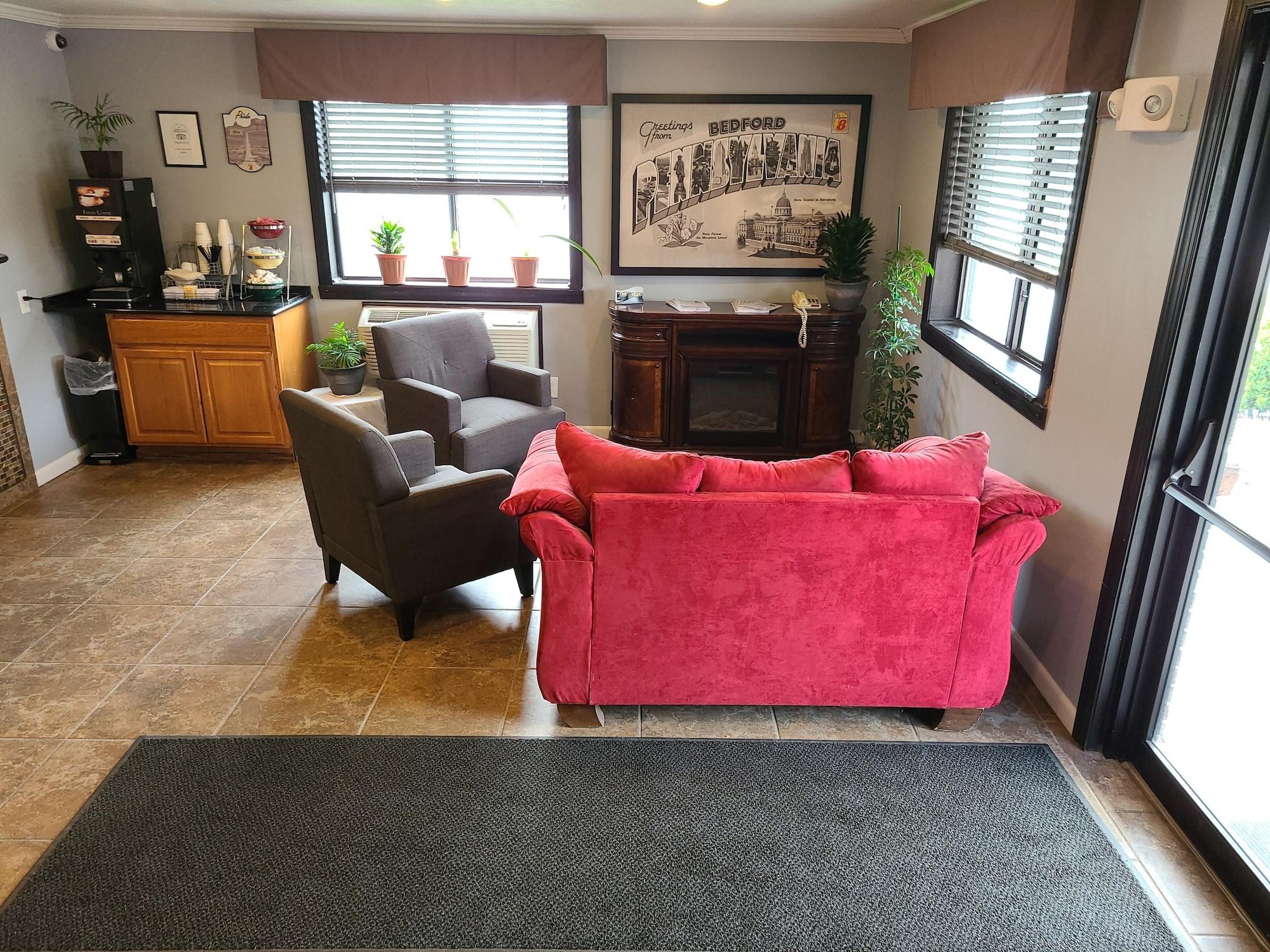 Vista Lobby Super 8 by Wyndham Bedford