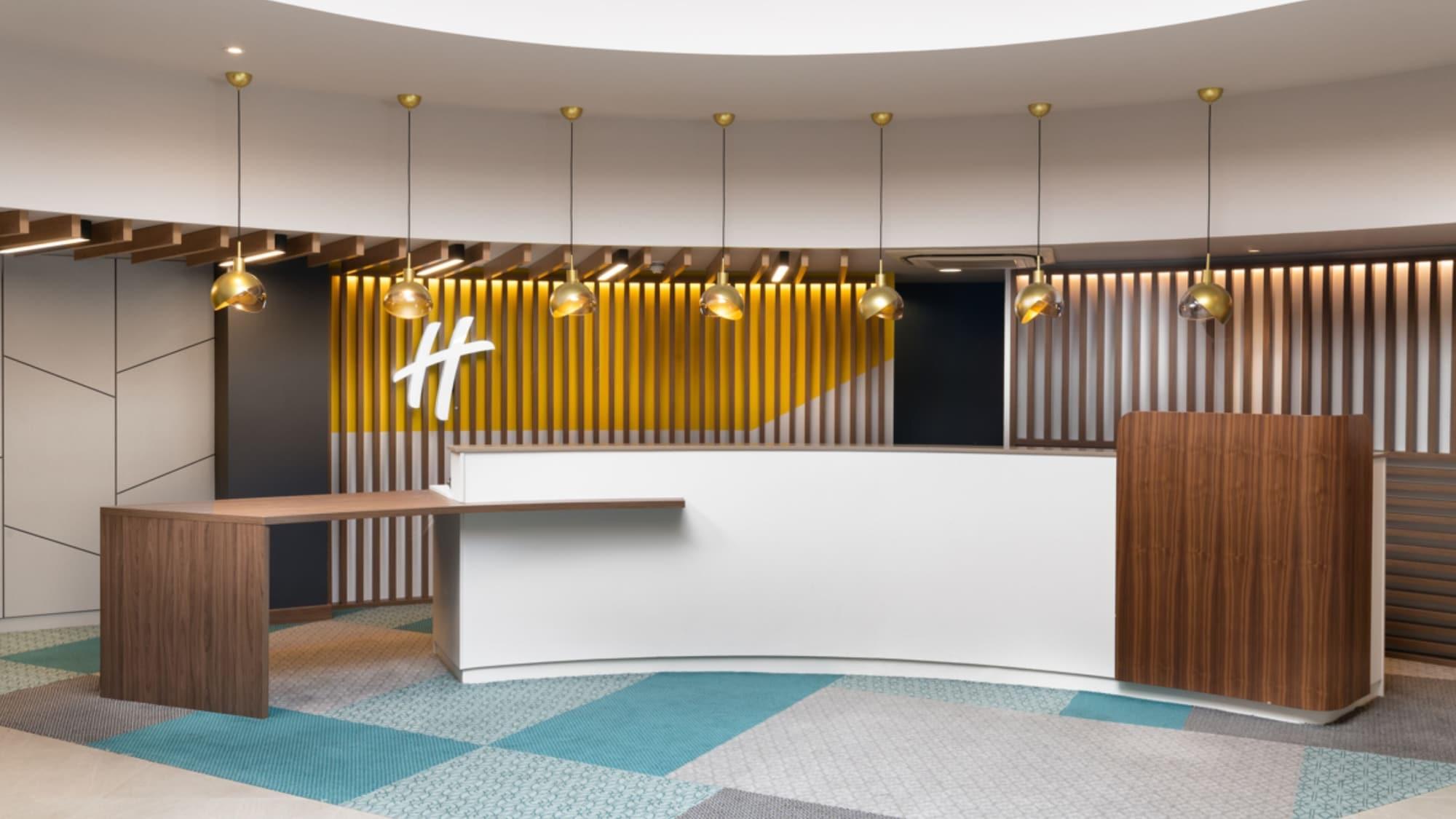 Vista Lobby Holiday Inn London Gatwick - Worth by IHG