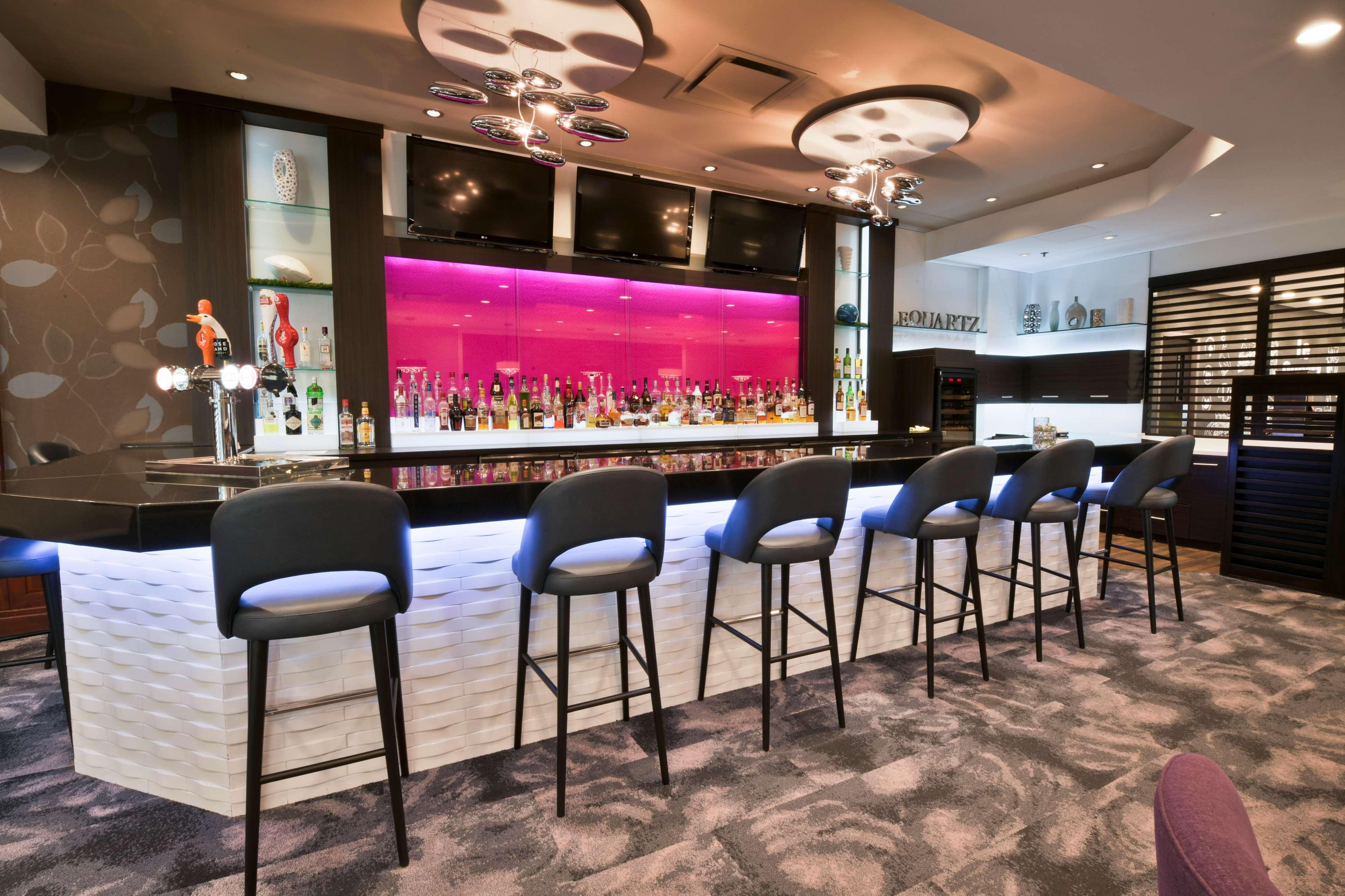 Bar/Salón Hilton Montreal Laval