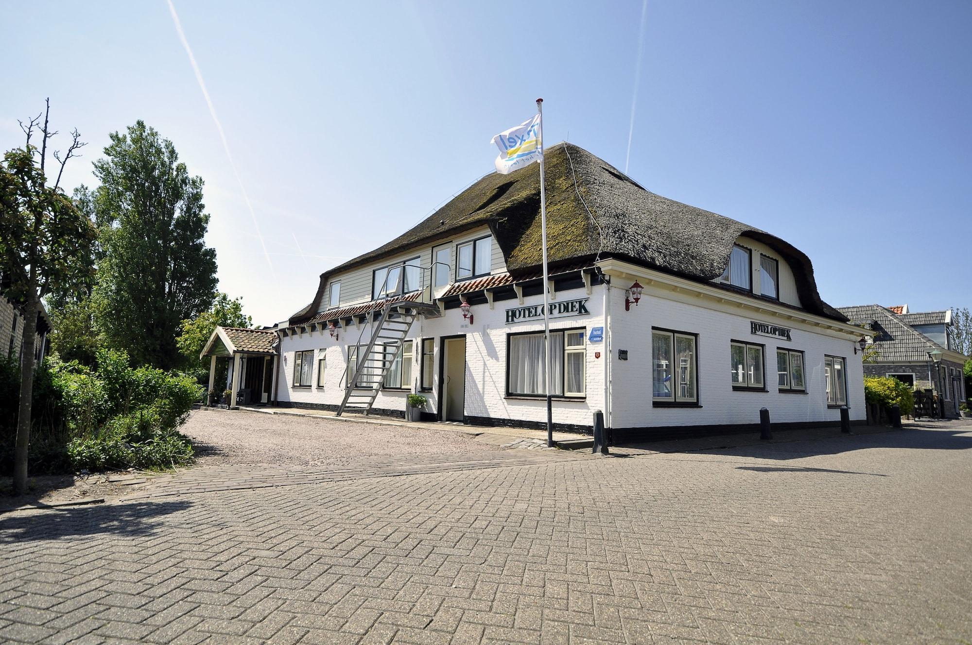 Varios Hotel op Diek