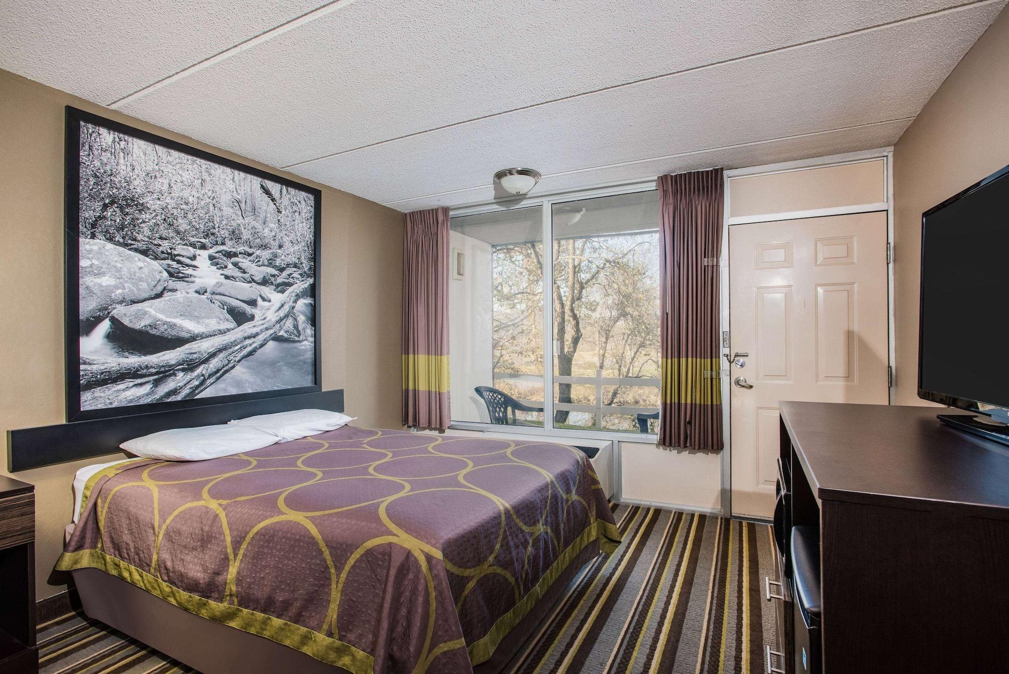 Habitación Super 8 by Wyndham Sevierville Riverside