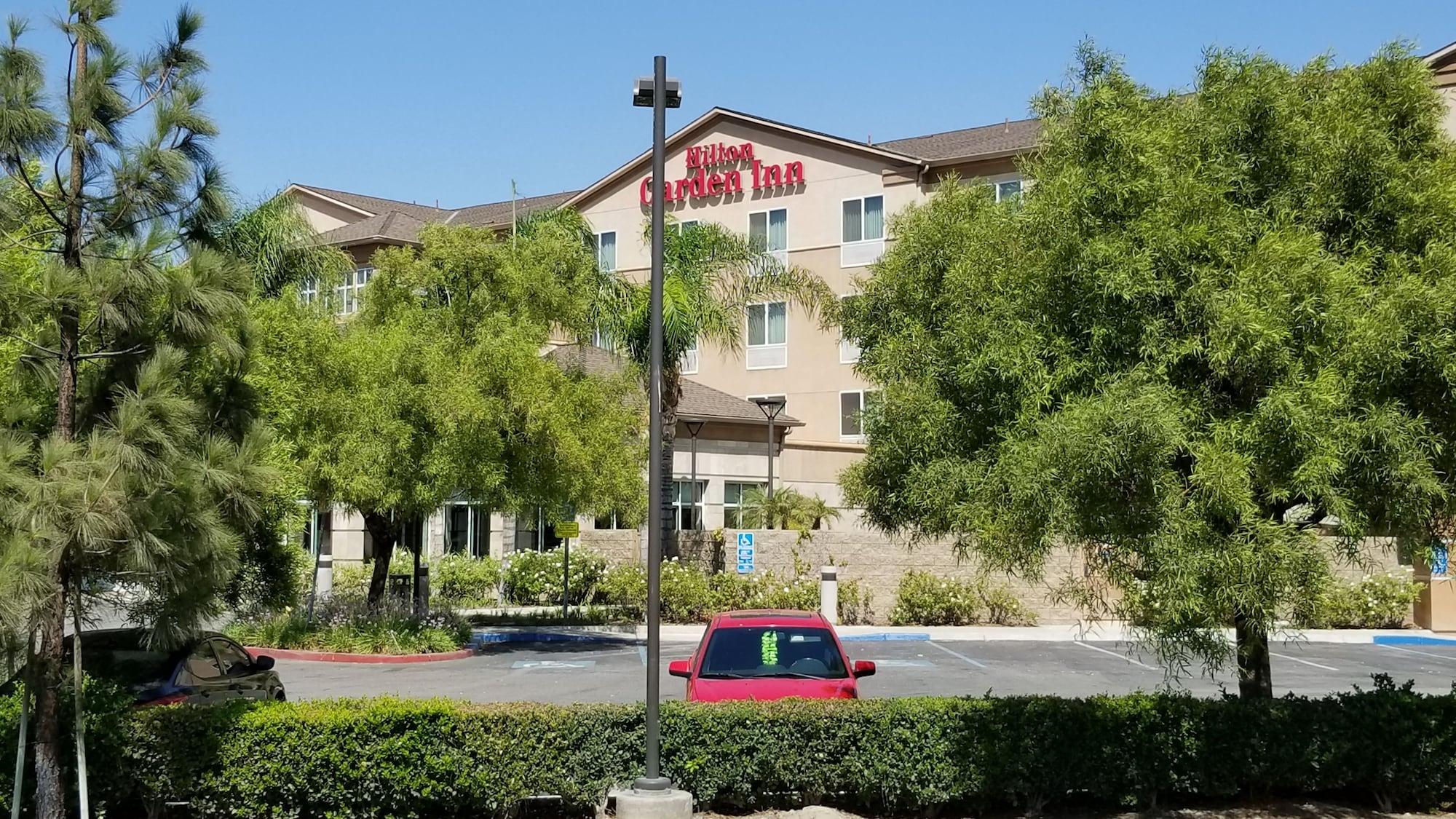Vista Exterior Hilton Garden Inn  San Bernardino
