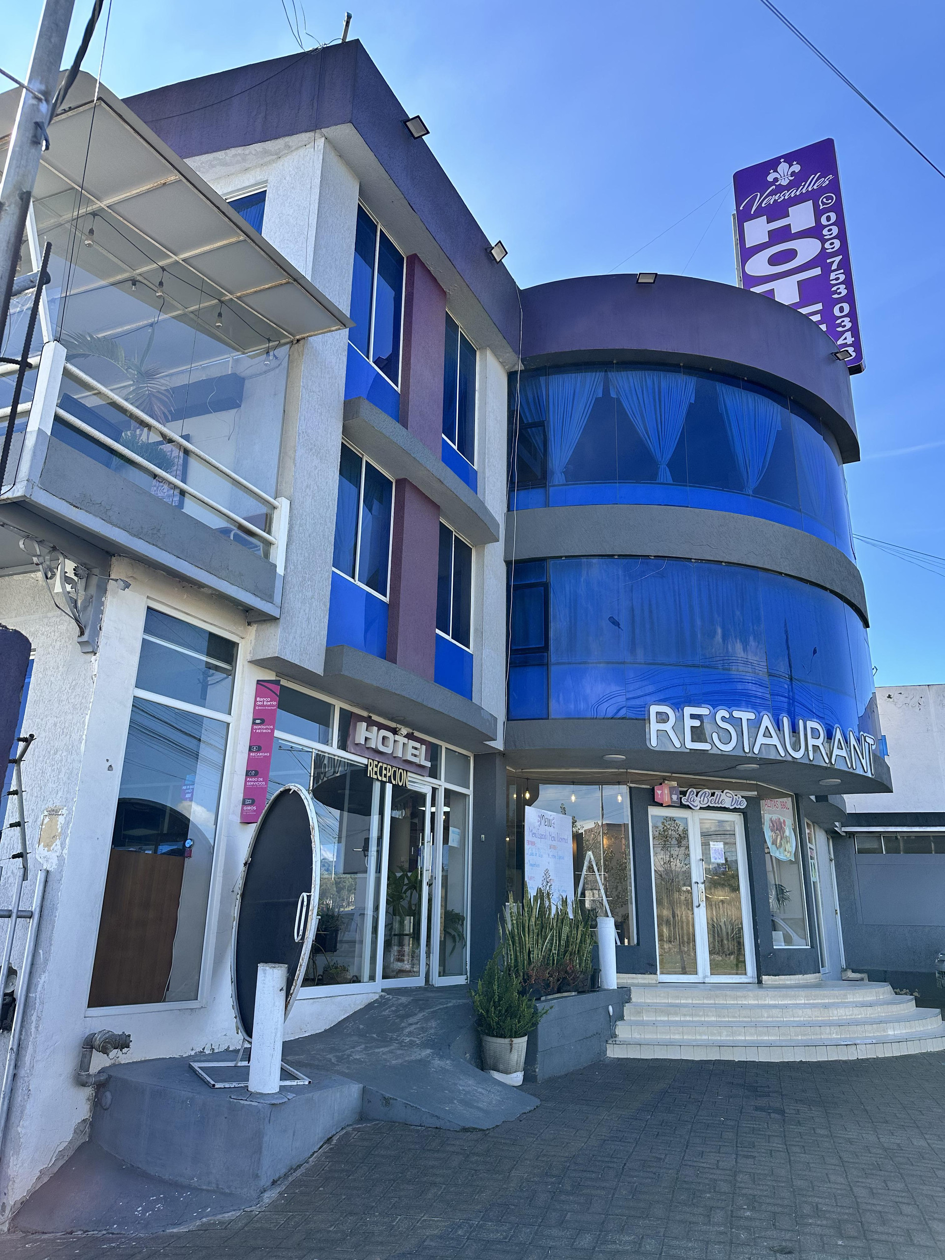 Vista Exterior VERSAILLES HOTEL