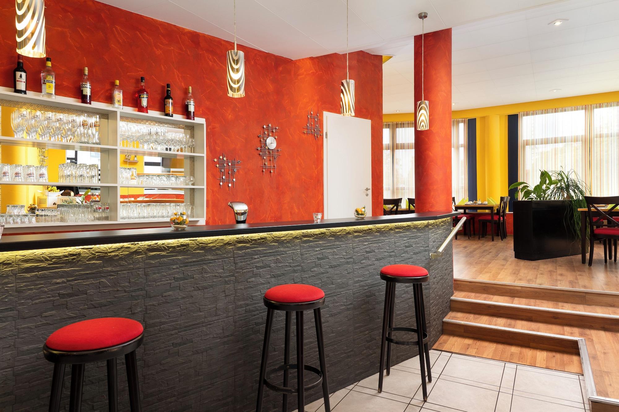 Bar/Salón Ates Hotel Lampertheim by Aurum