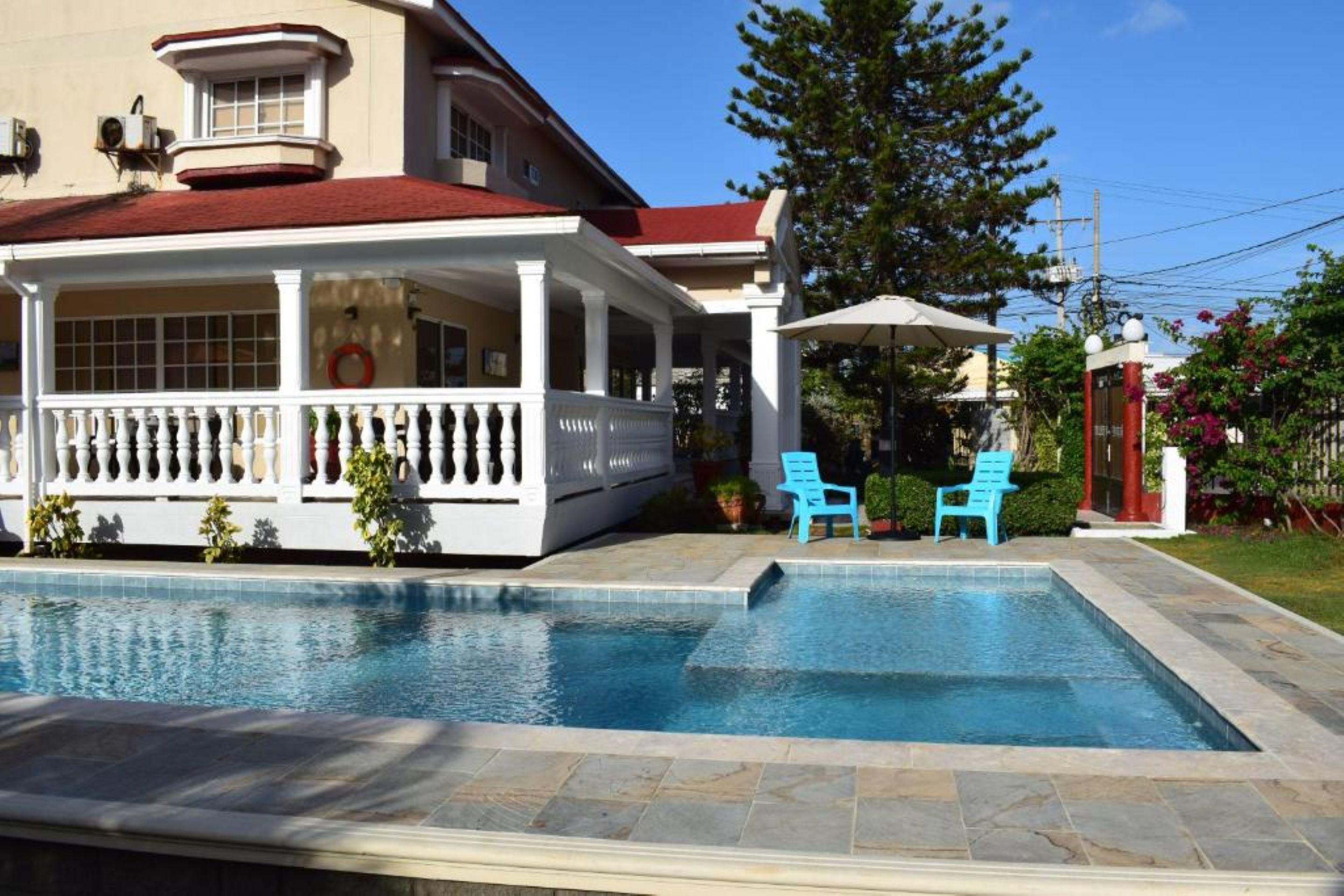 Vista Piscina HOSTAL MARLYN