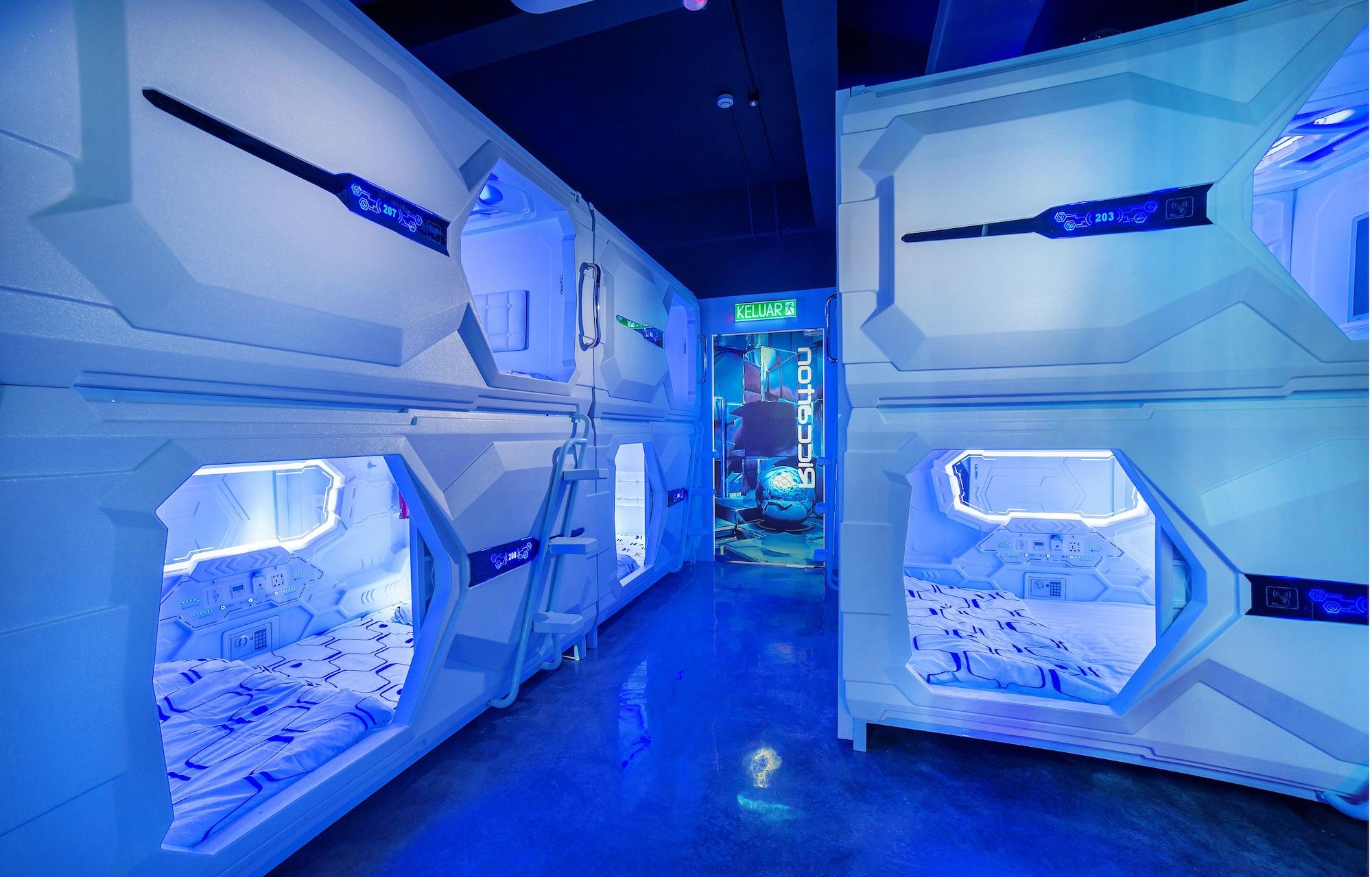 Varios Riccarton Capsule Hotel