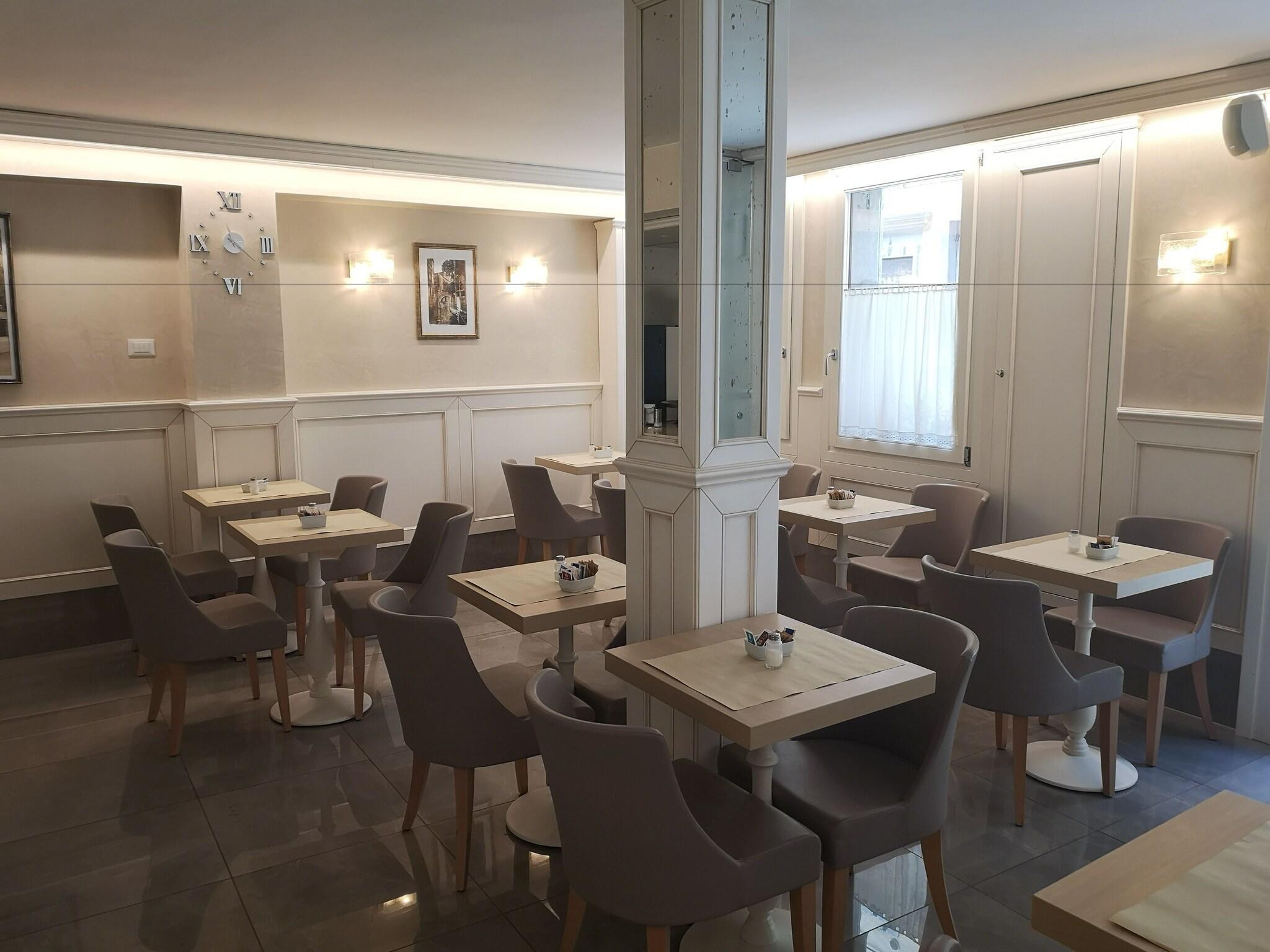 Bar/Salón Hotel Guerrini