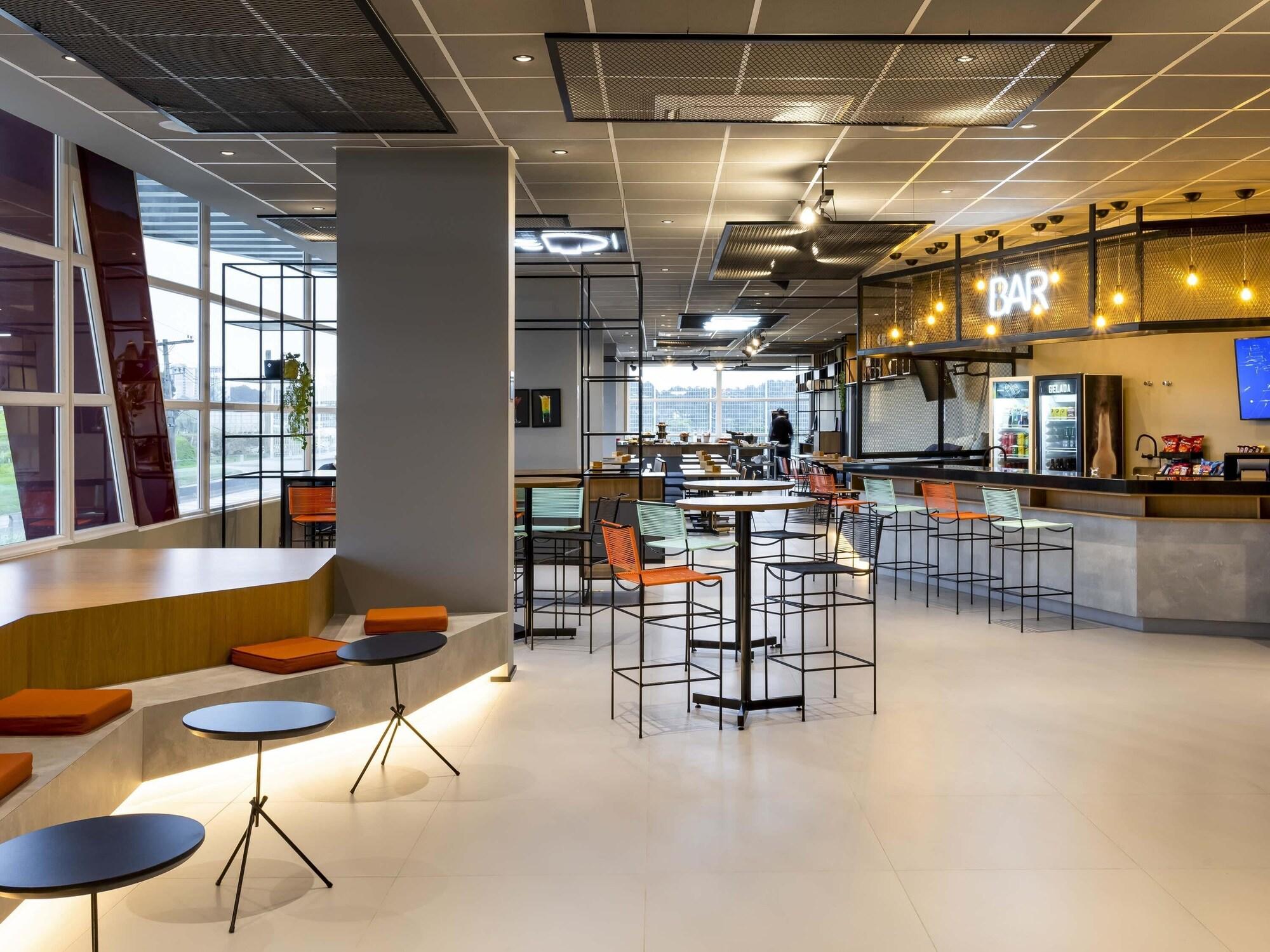 Bar/Salón Ibis Aruja