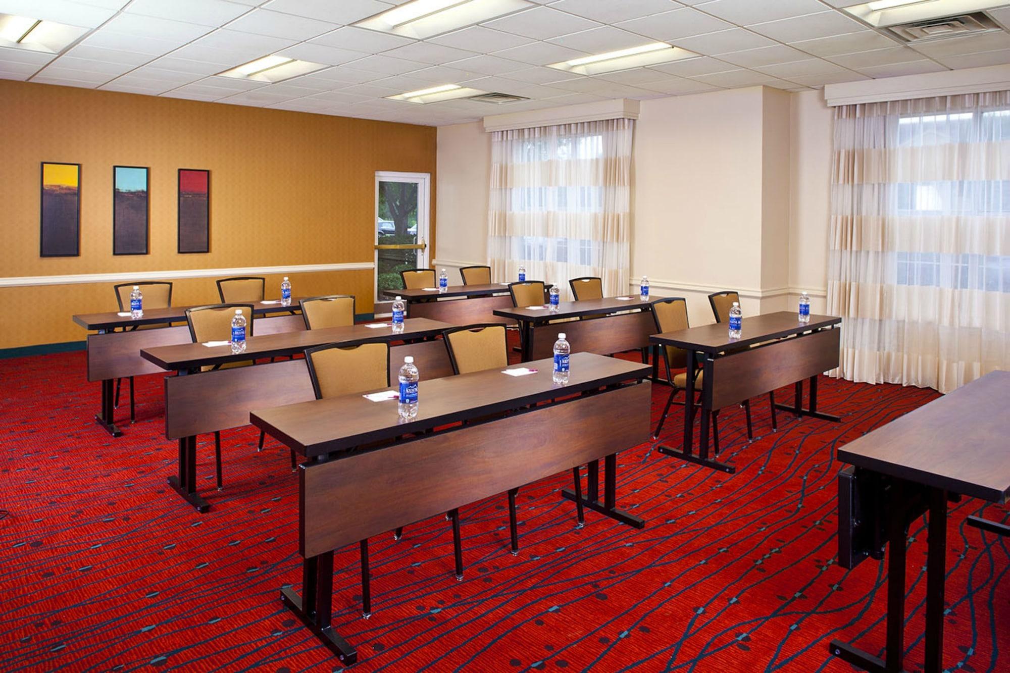 Sala de Reuniones Sonesta ES Suites Birmingham Homewood