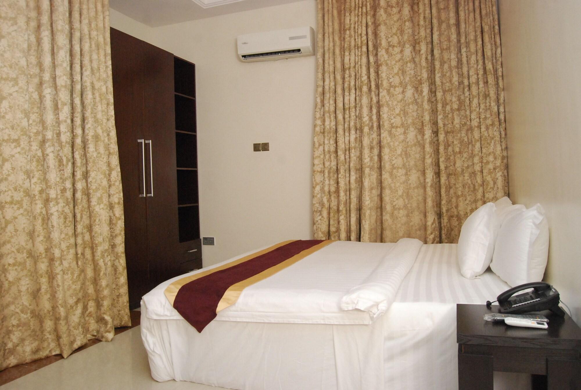 Varios Grandbee Apartment and Residence