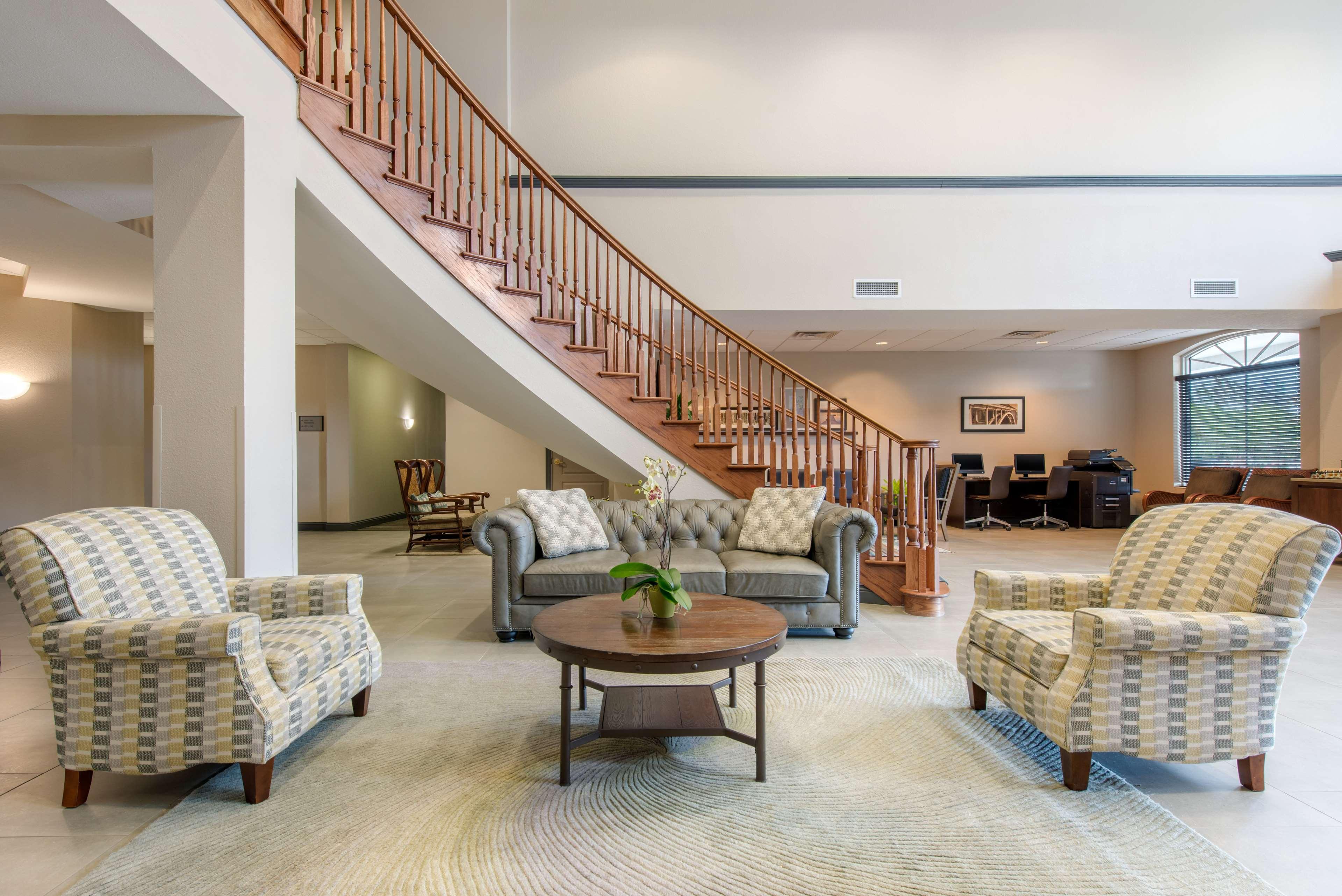 Vista Lobby Country Inn & Suites by Radisson, Port Canaveral, FL