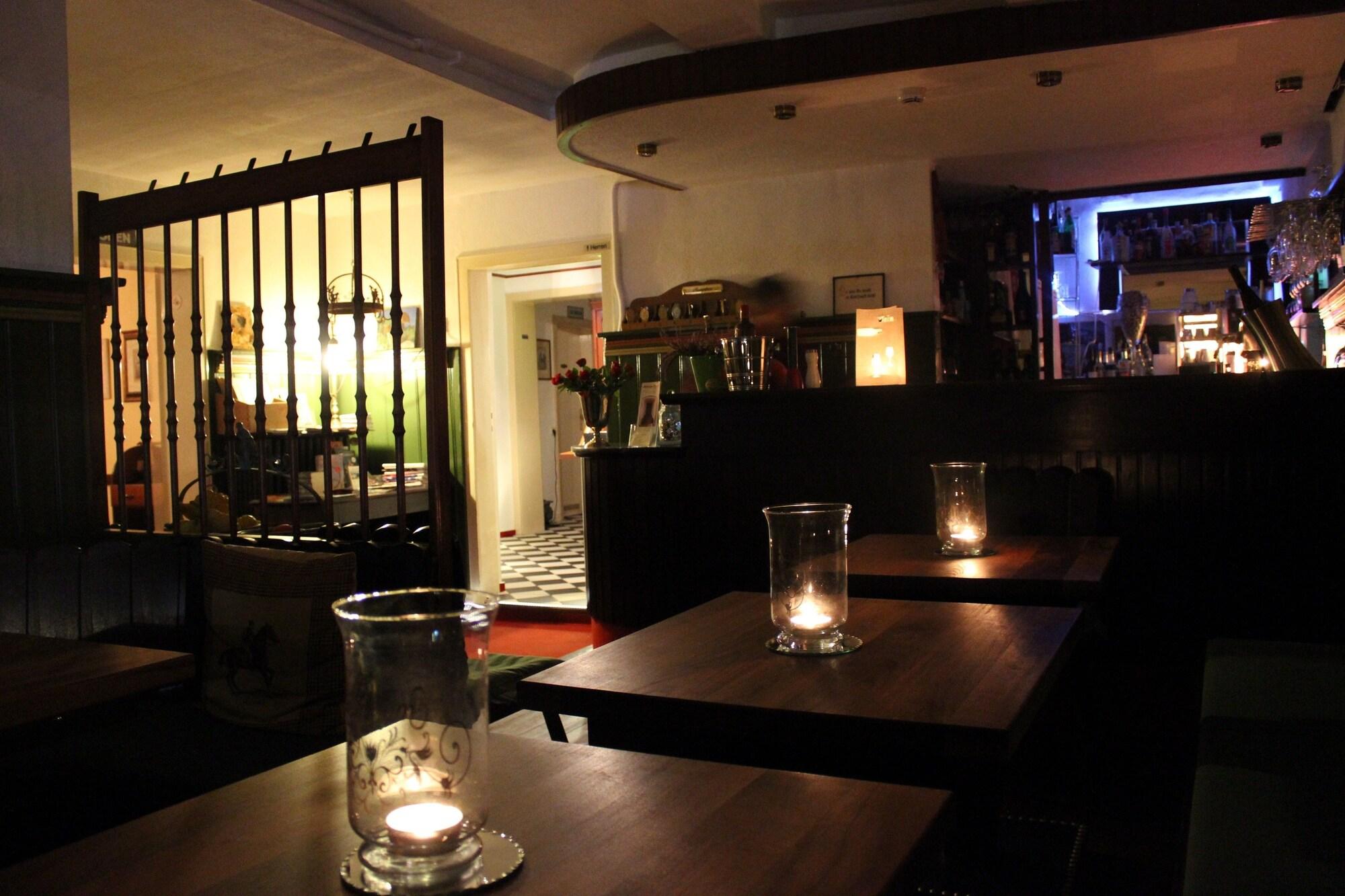 Bar/Salón Hotel zur Linde