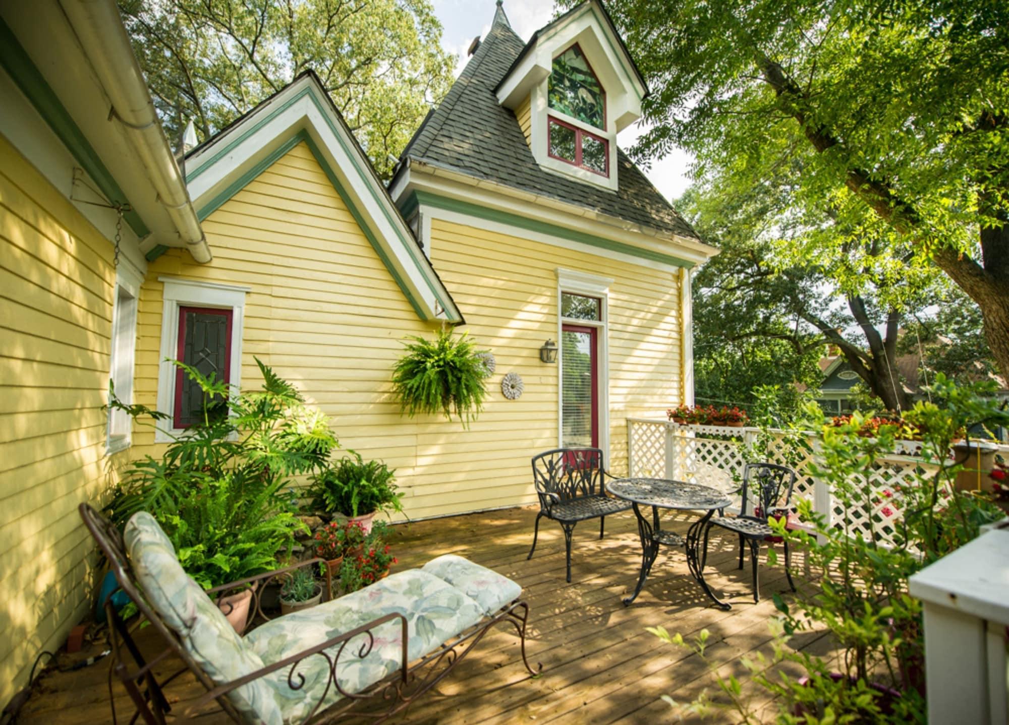 Varios Sugar Magnolia Bed & Breakfast