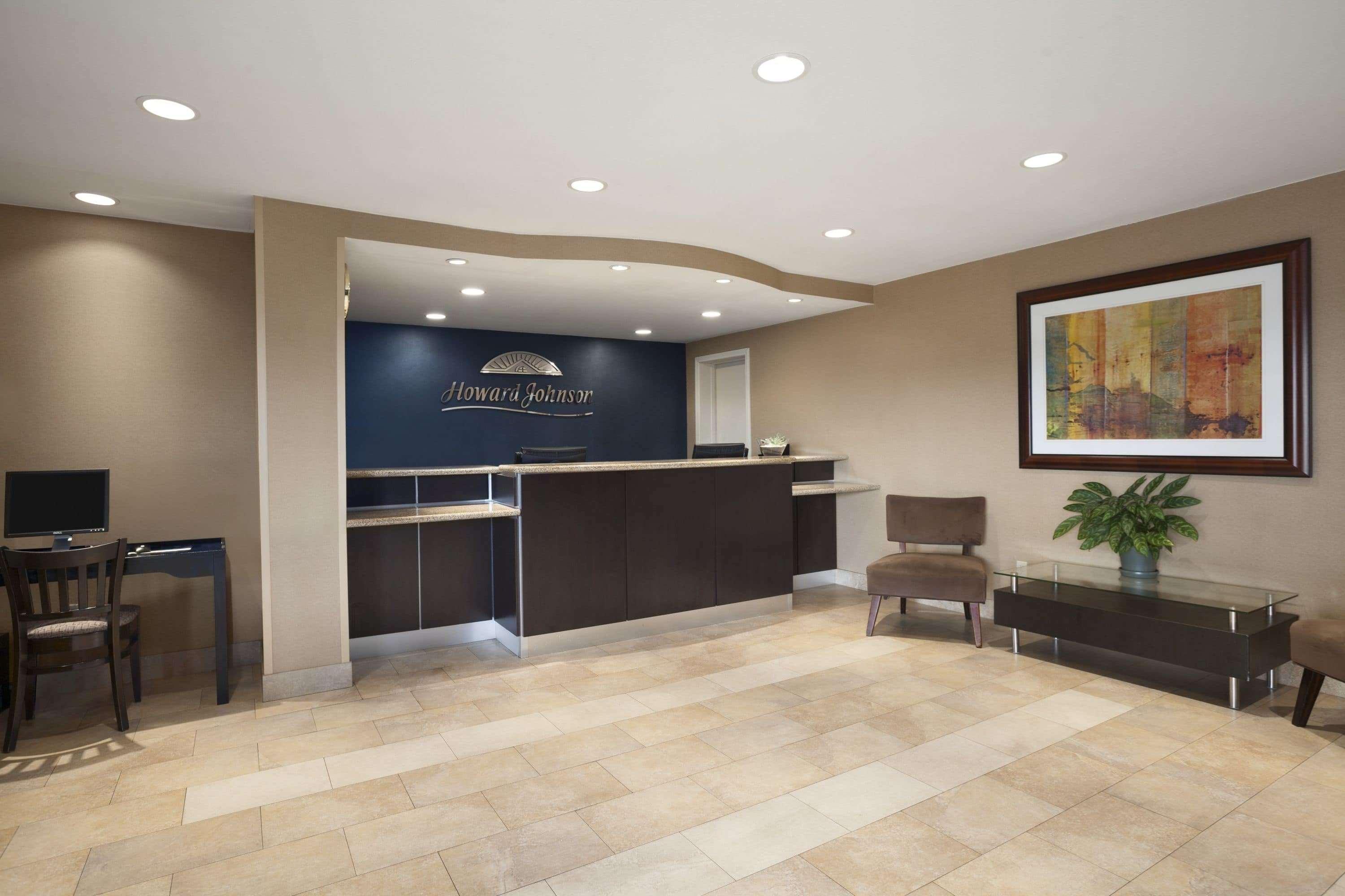 Vista Lobby Howard Johnson by Wyndham San Diego Sea World