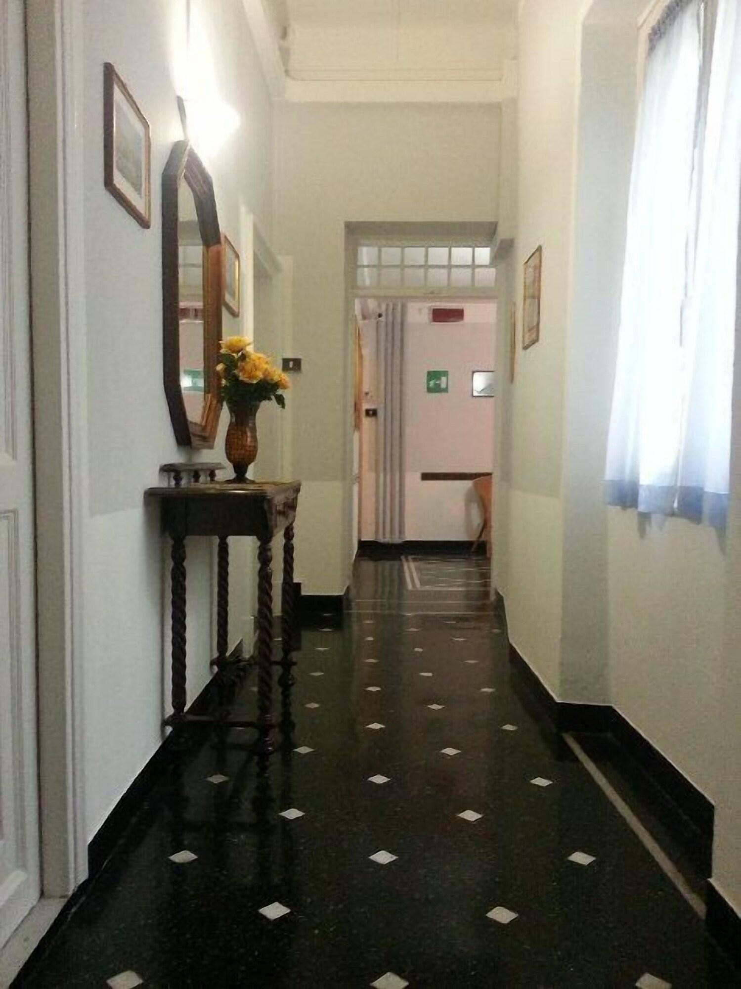 Varios Balbi Hotel