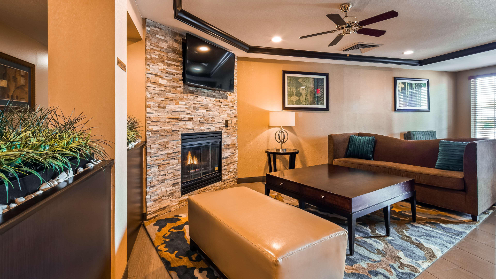 Vista Lobby Best Western Plus Twin View Inn & Suites