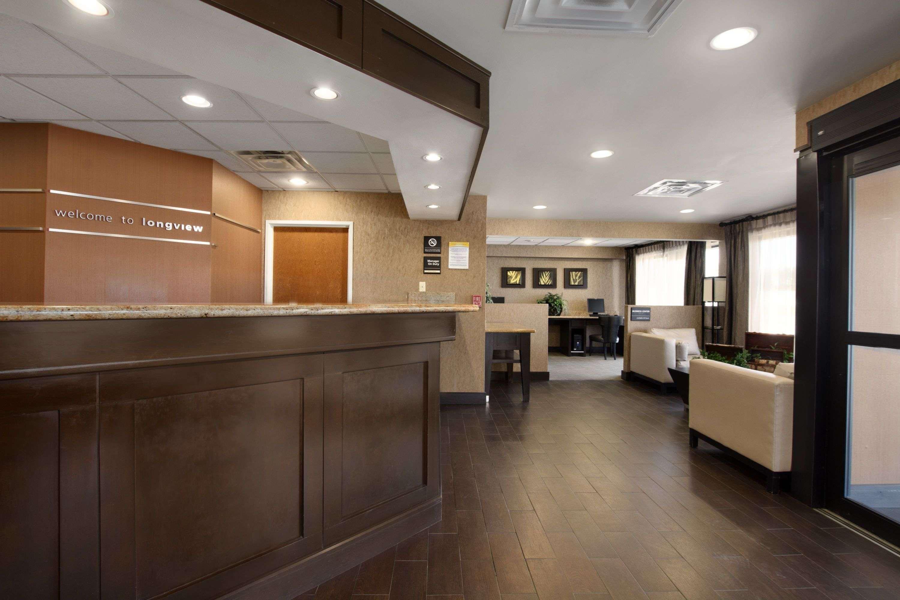 Vista Lobby Days Inn by Wyndham Longview South