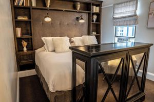 Alojamiento - Duplex Penthouse at Historic Mansfield Residence, City Views & Luxury