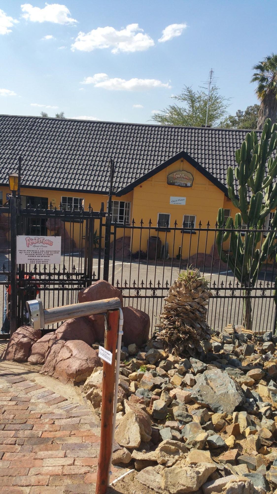 Varios Flintstones Guest House Fourways