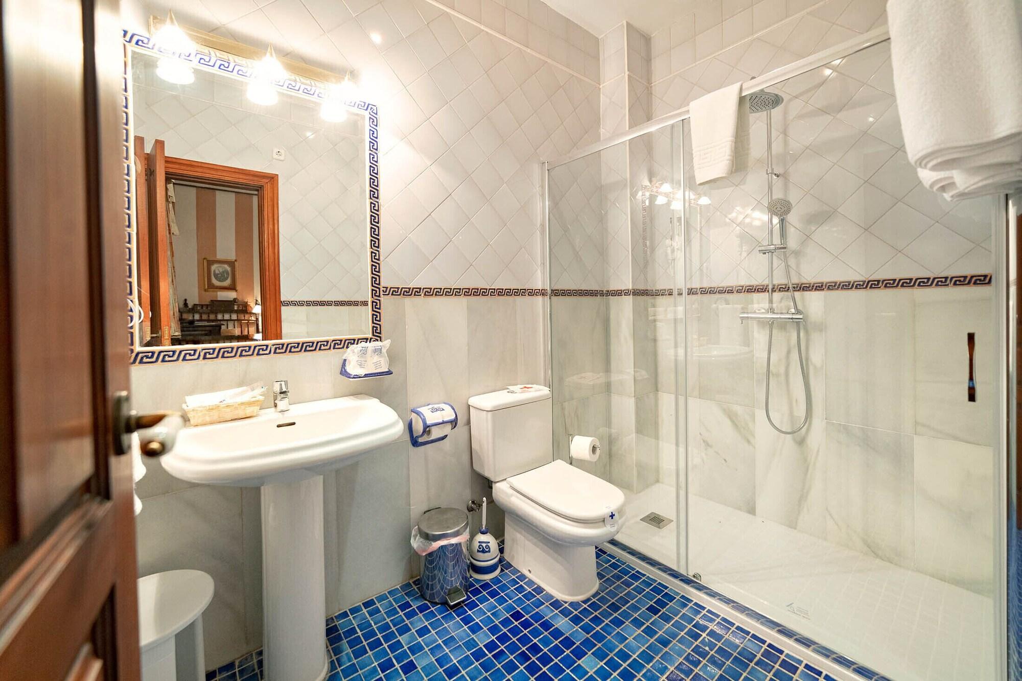 Equipamiento de Habitación Hotel Alvar Fañez