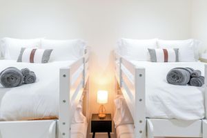 Alquiler Vacacional - Modern Disney Villa Unit + King Beds, Game Room, EV - Sleeps up to 14