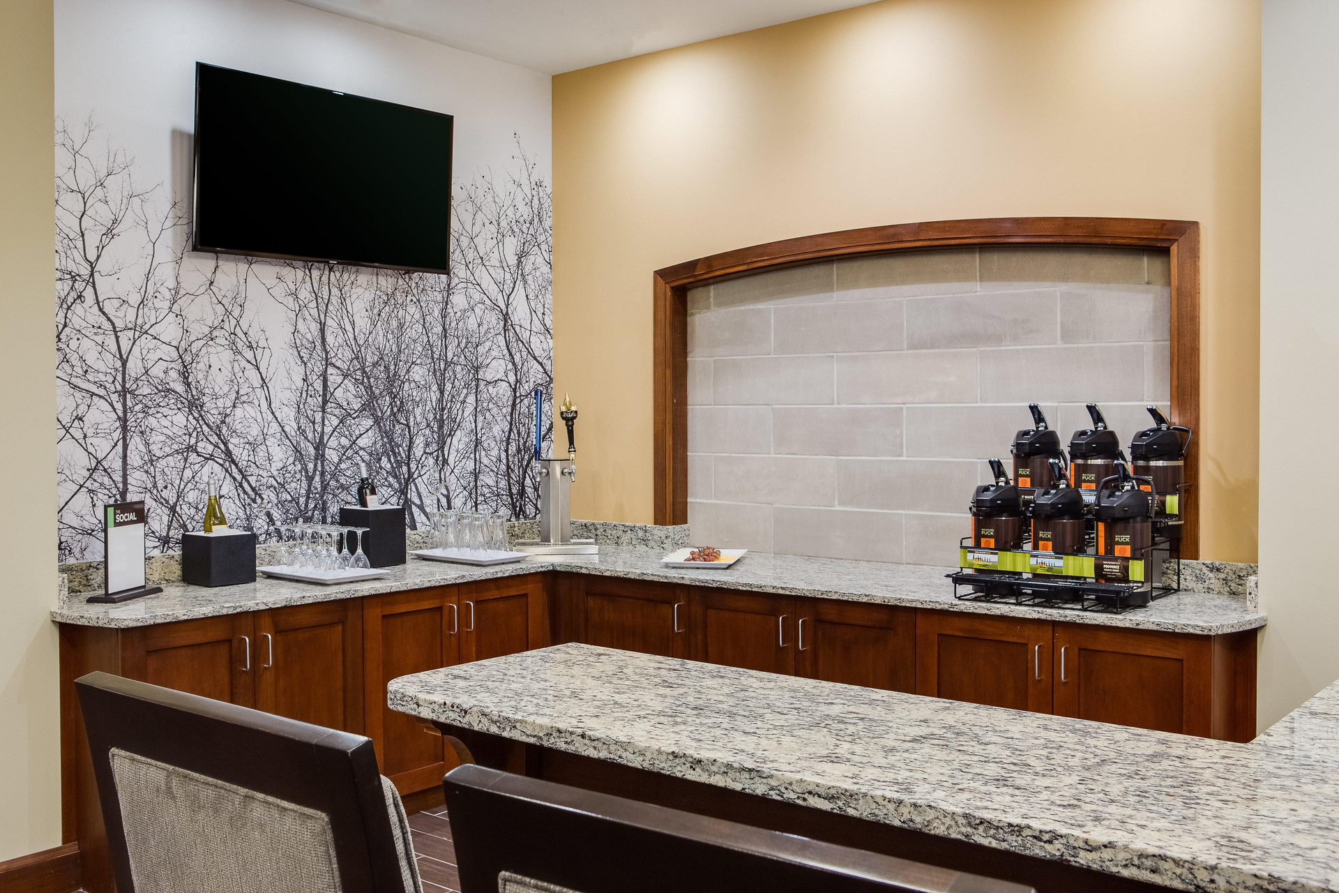 Bar/Salón Staybridge Suites Des Moines Downtown by IHG