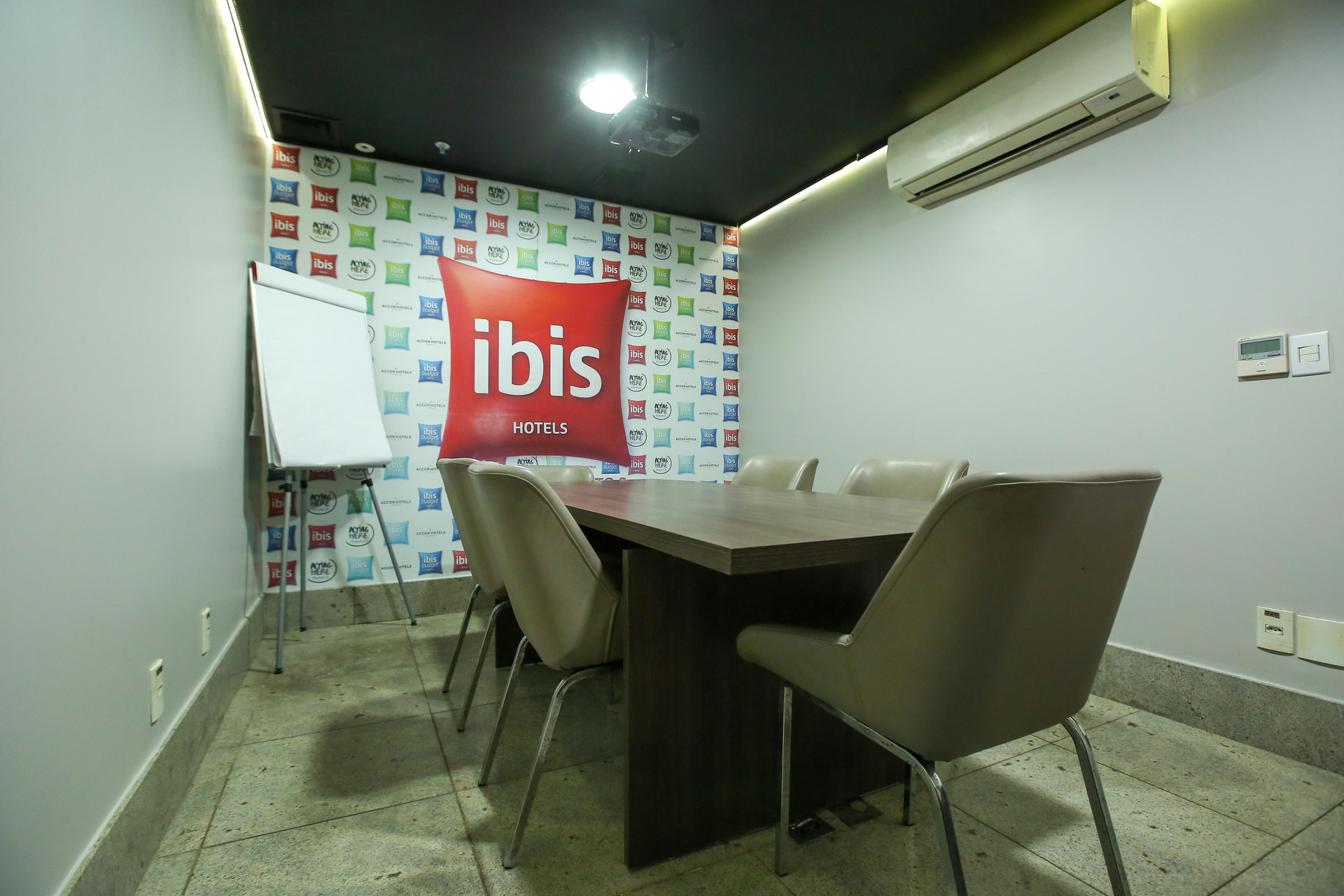 Sala de Reuniones Ibis Copacabana Posto 2