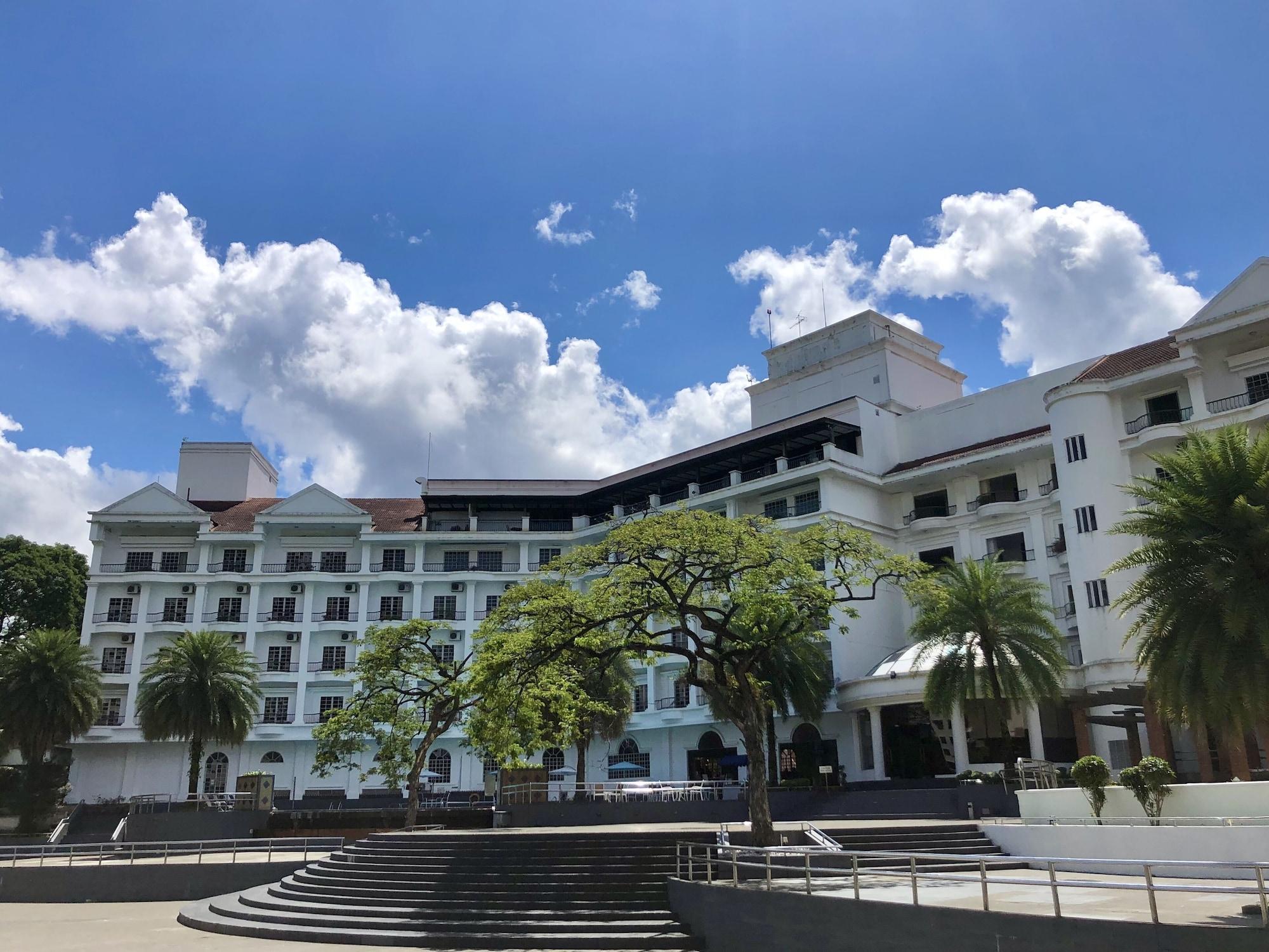 Vista Exterior Flamingo Hotel by The Lake