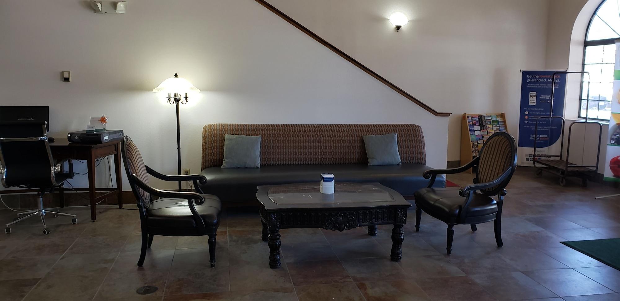 Vista Lobby Quality Inn & Suites