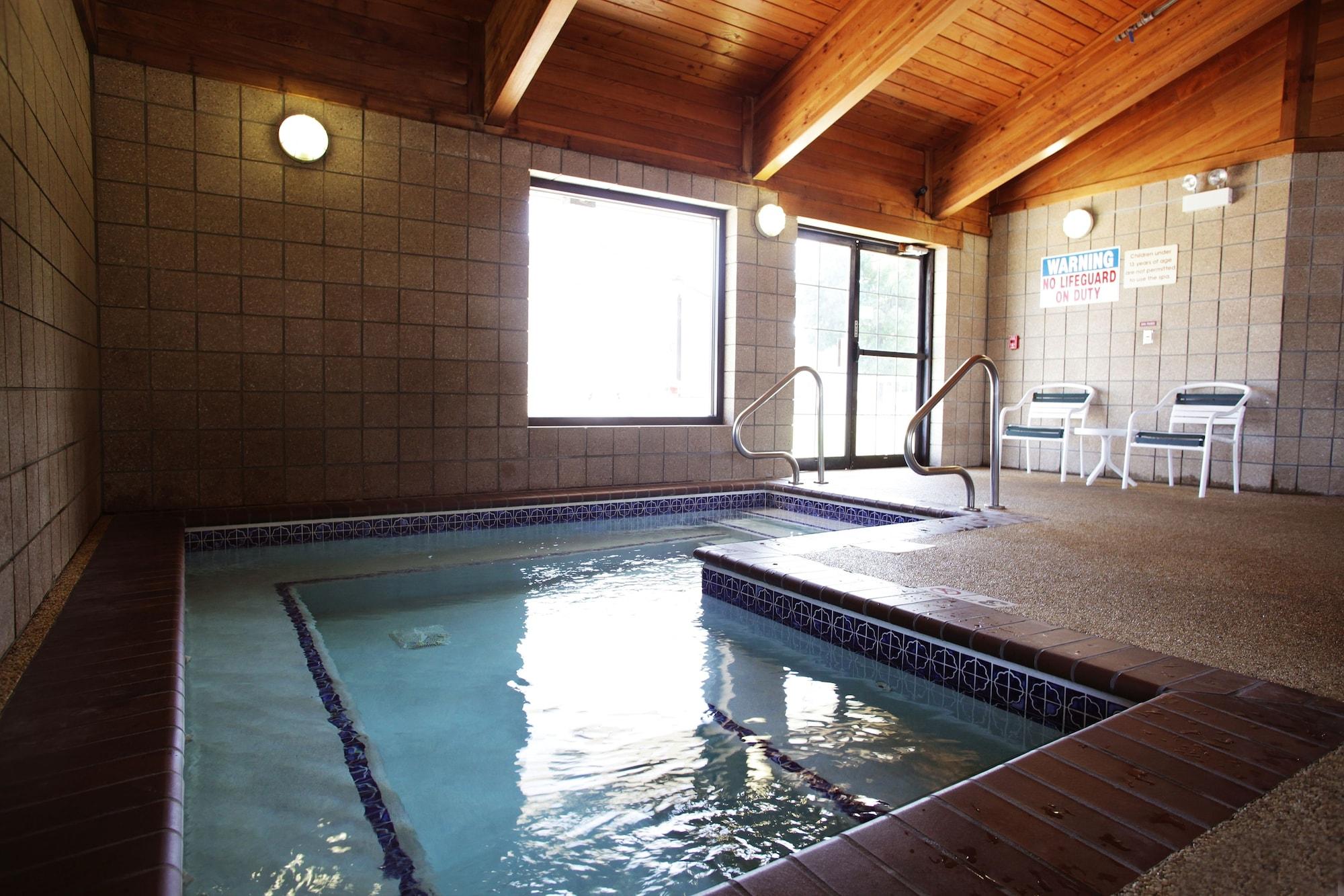 Spa AmericInn by Wyndham Okoboji
