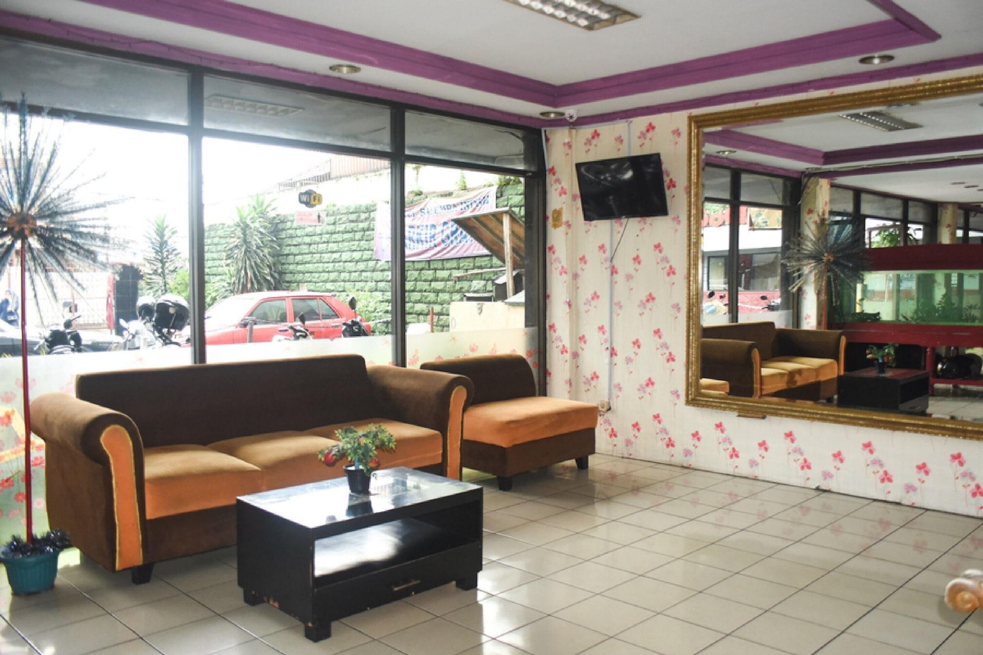 Vista Lobby RedDoorz Plus near RSCM Jakarta