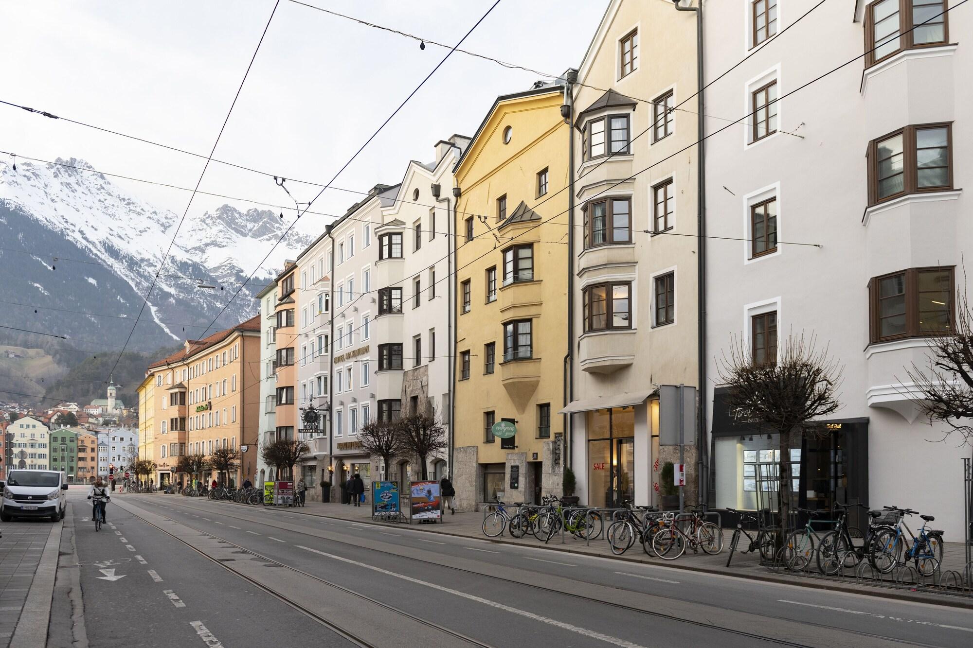 Vista Exterior Basic Apartments downtown