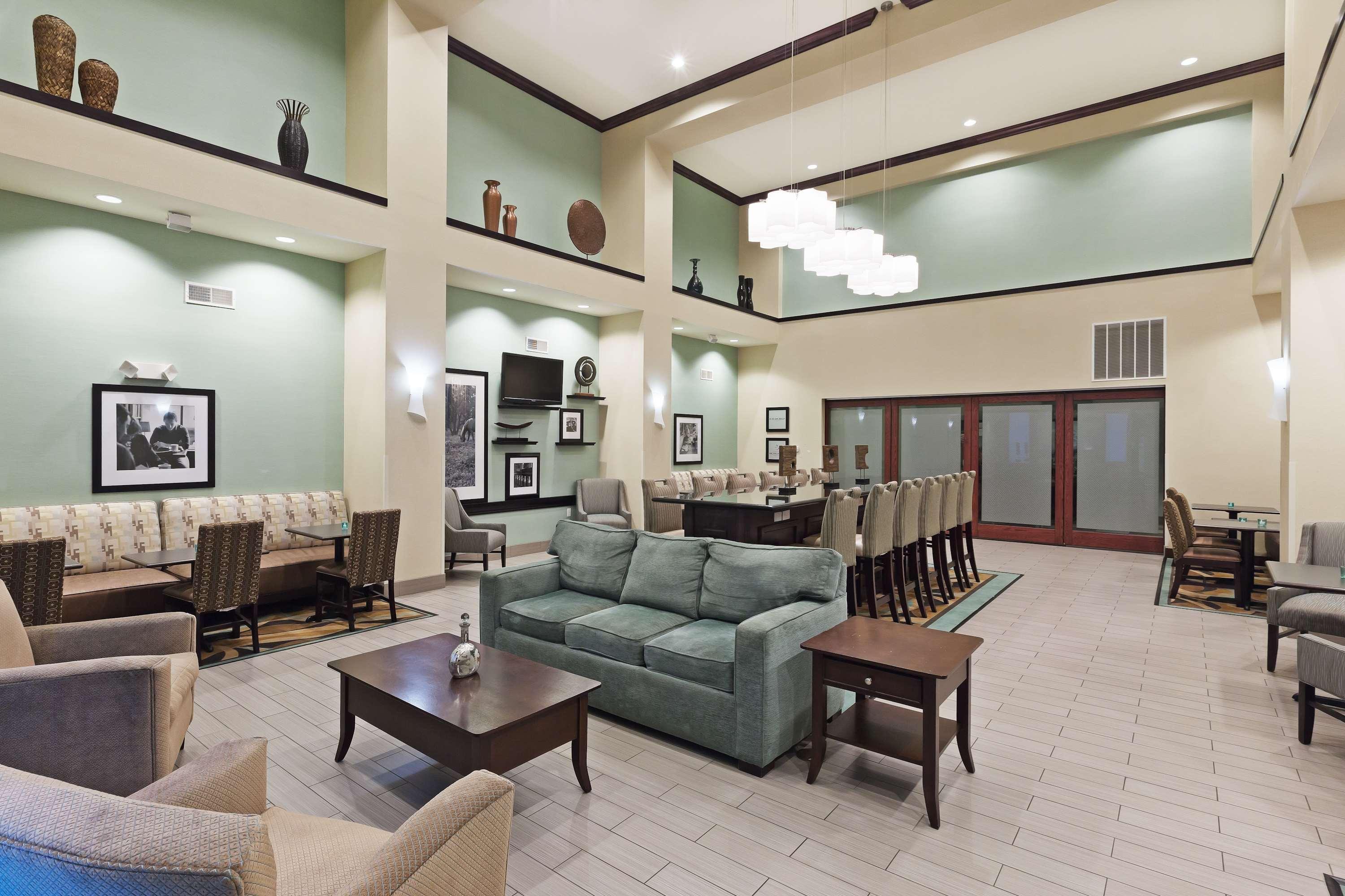 Vista Lobby Hampton Inn & Suites Liberal