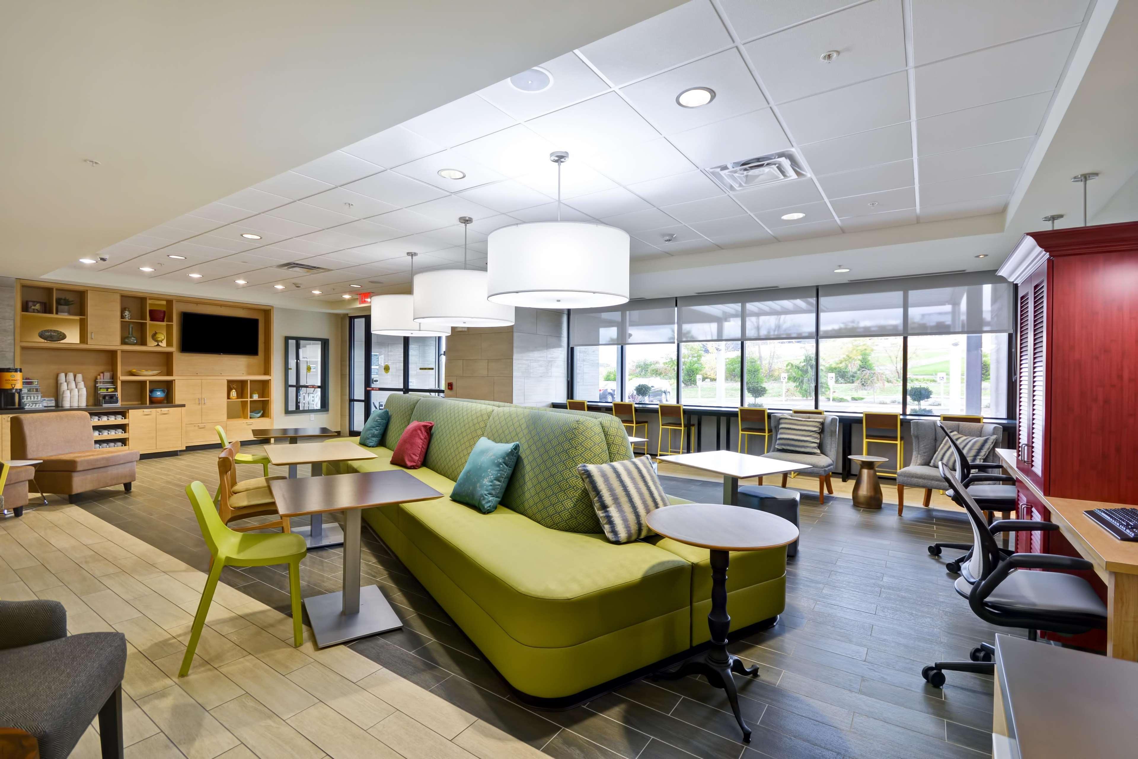 Vista Lobby Home2 Suites by Hilton Oswego