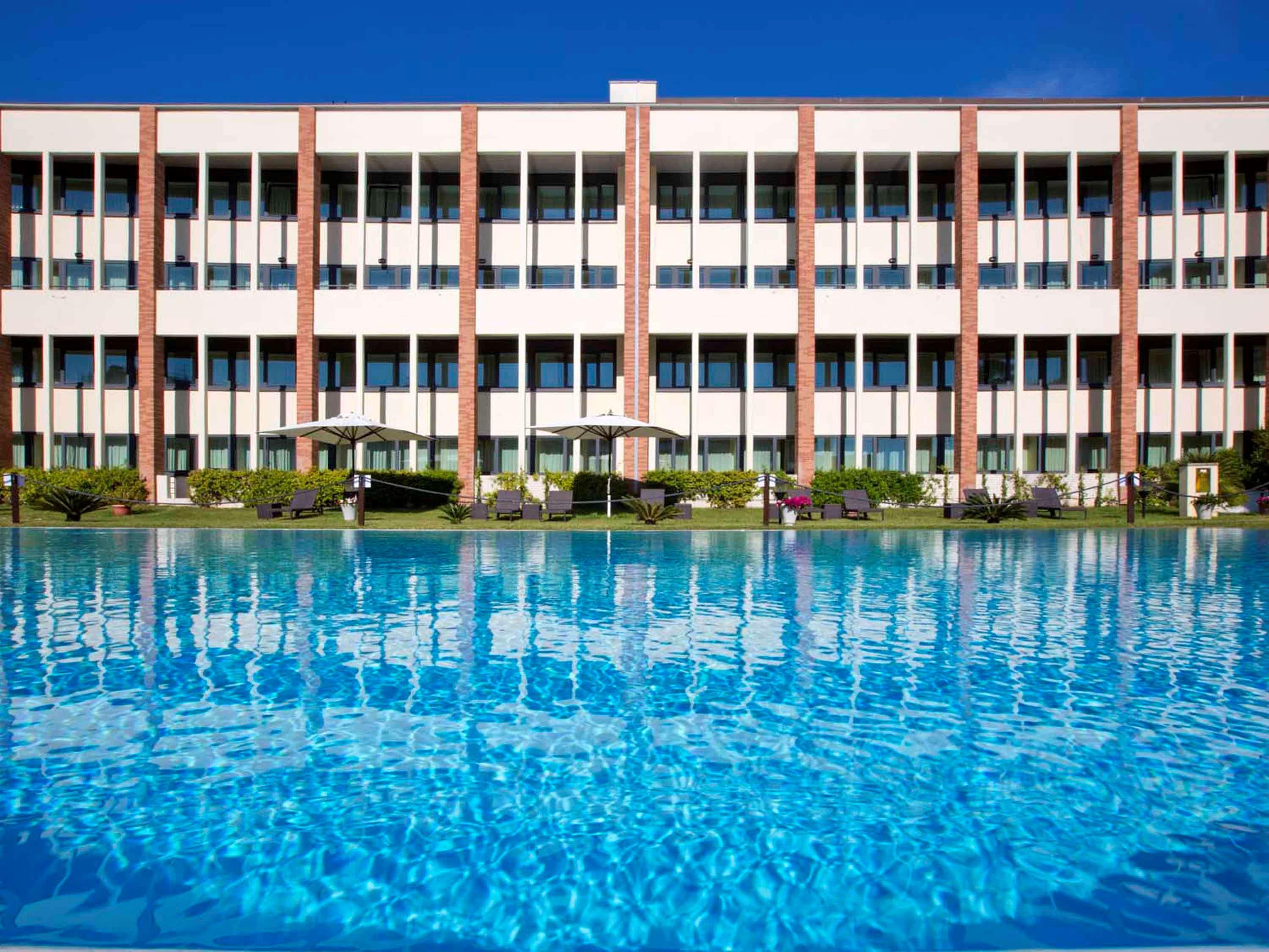 Vista Exterior Mercure Rome Leonardo da Vinci Airport