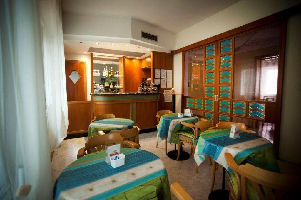 Bar/Salón Hotel Marina Bay