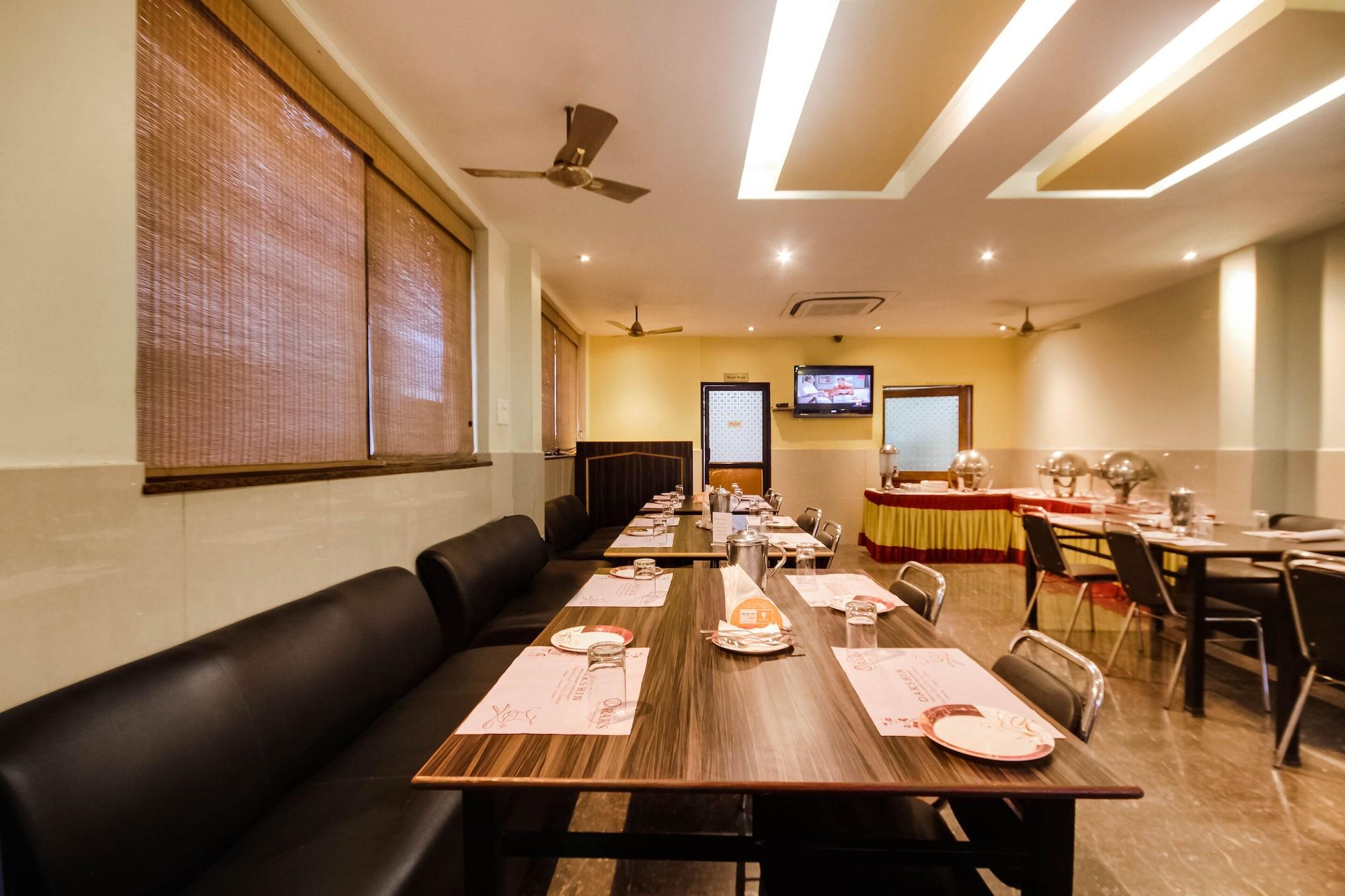 Restaurant Capital O 49169 Hotel Raks