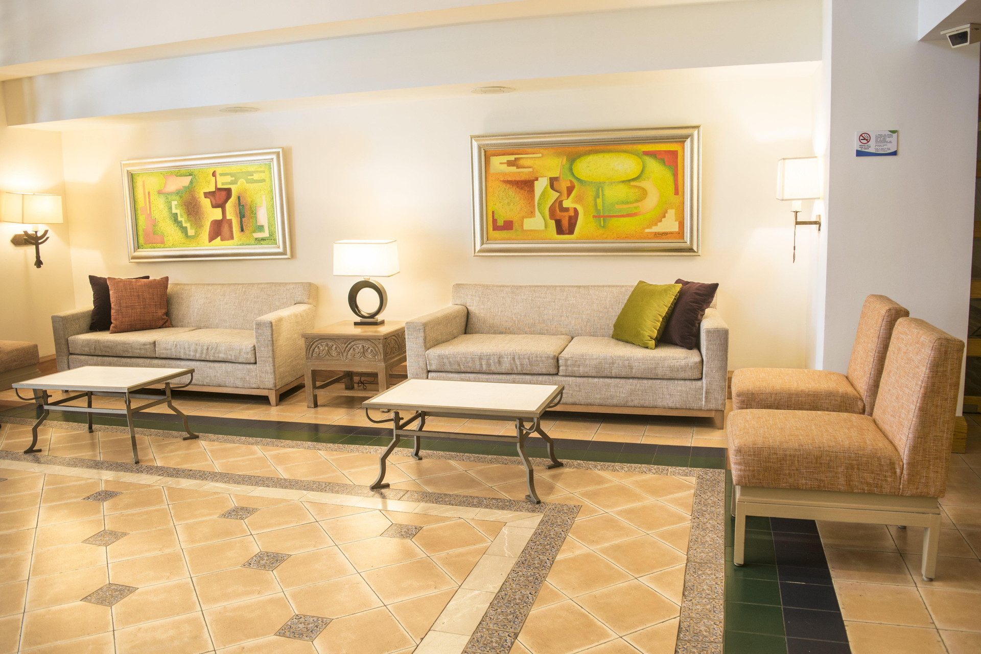 Vista Lobby Holiday Inn Express Monterrey Galerias by IHG