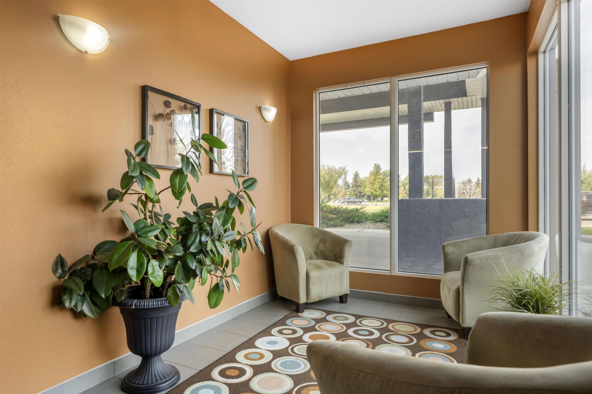 Vista Lobby SureStay Plus Hotel by Best Western Lethbridge