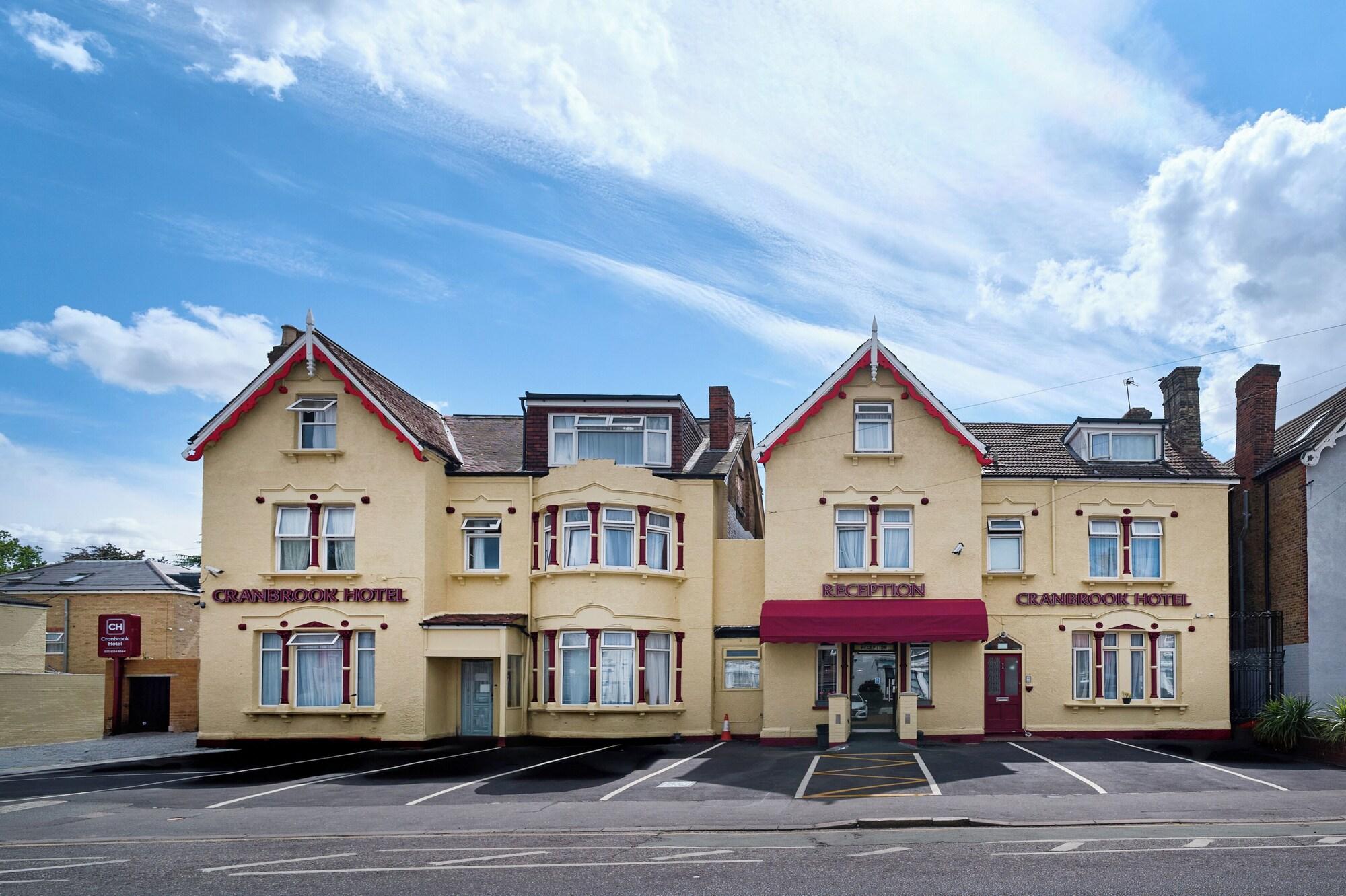 Varios Cranbrook Hotel