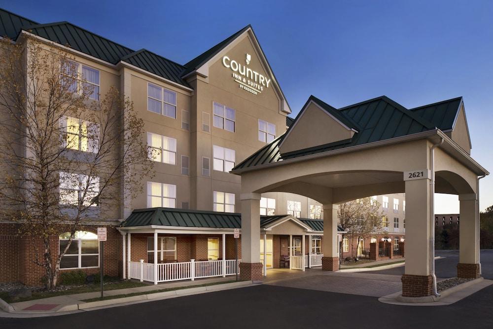 Vista Exterior Spark by Hilton Woodbridge