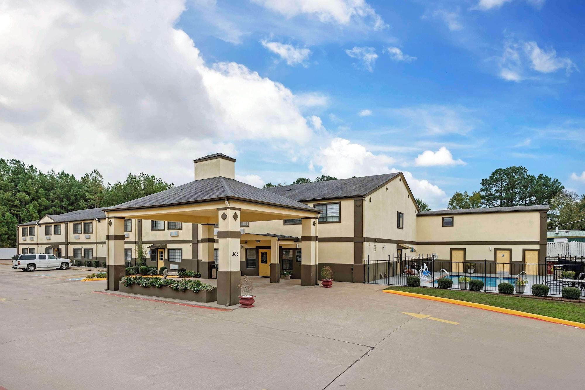 Vista Exterior Best Western Pineywoods Inn