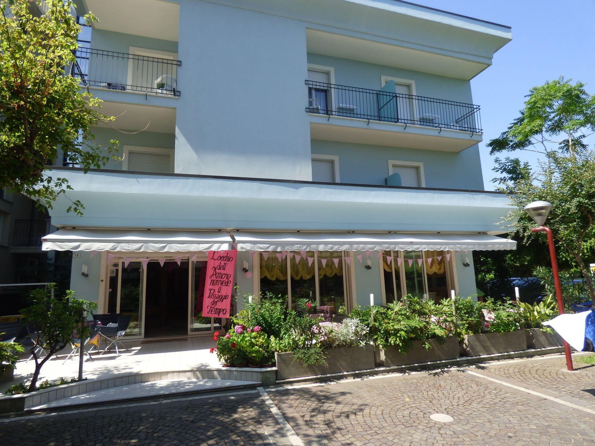 Vista Exterior Hotel Poker