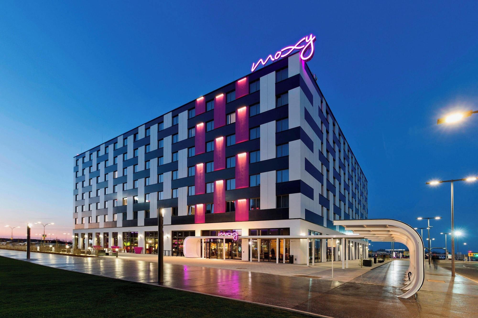 Vista Exterior Moxy Vienna Airport