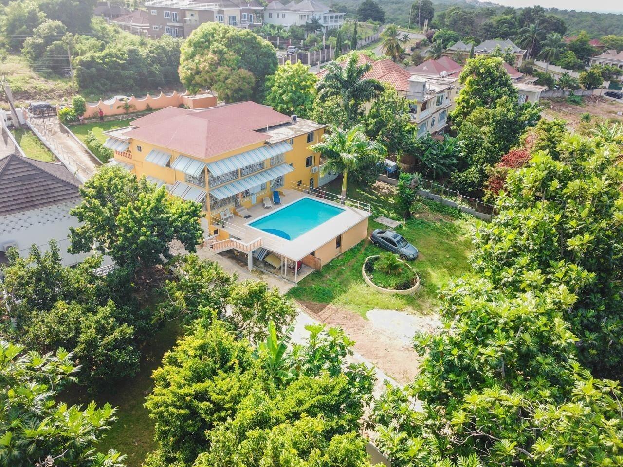 Vista Exterior Enchanted Villas and Guest House