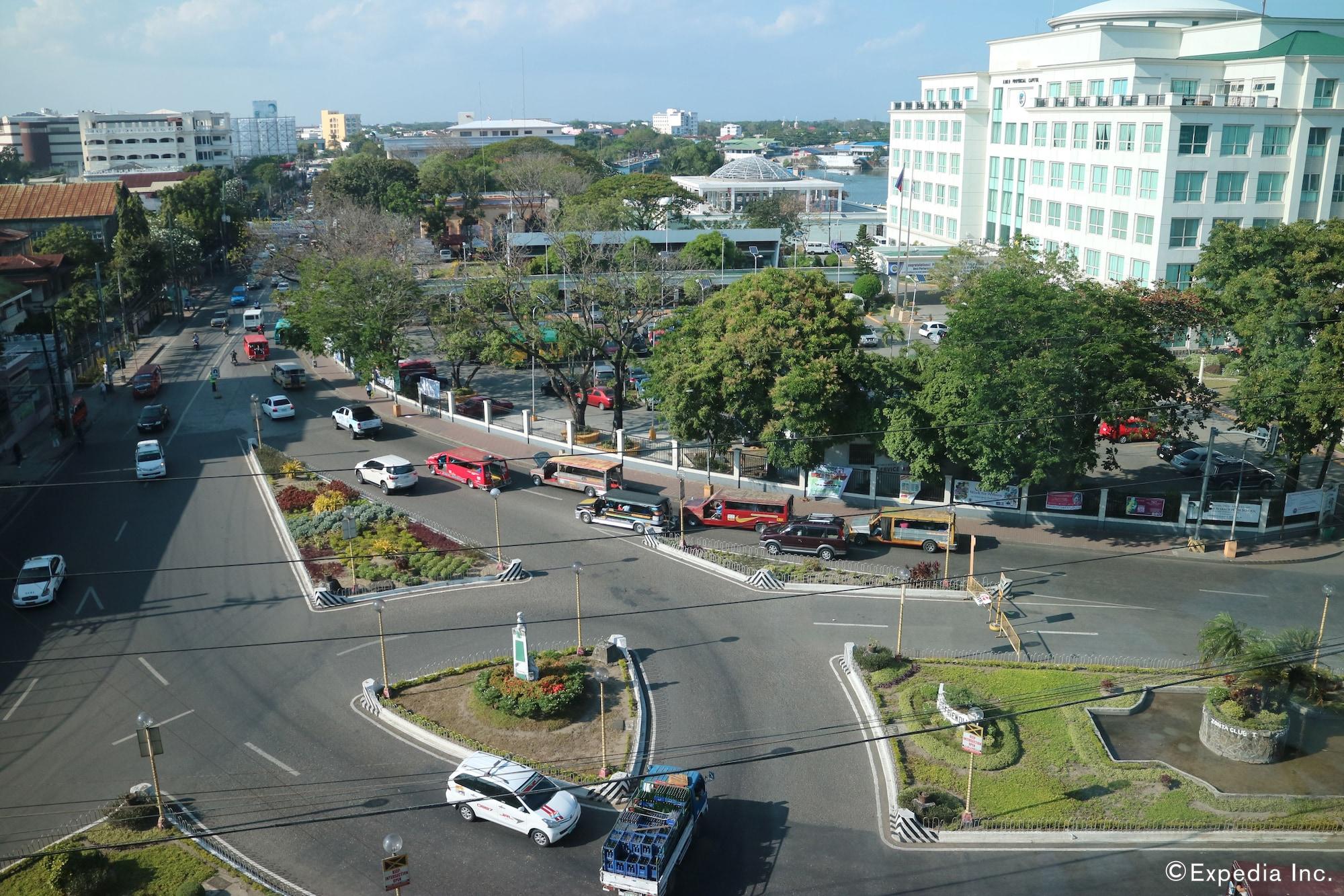 Vista Exterior Days Hotel Iloilo